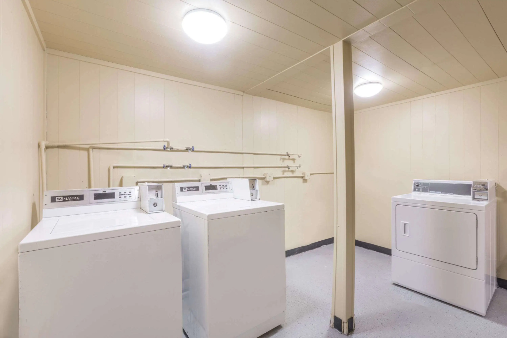 Days Inn by Wyndham College Station University Drive