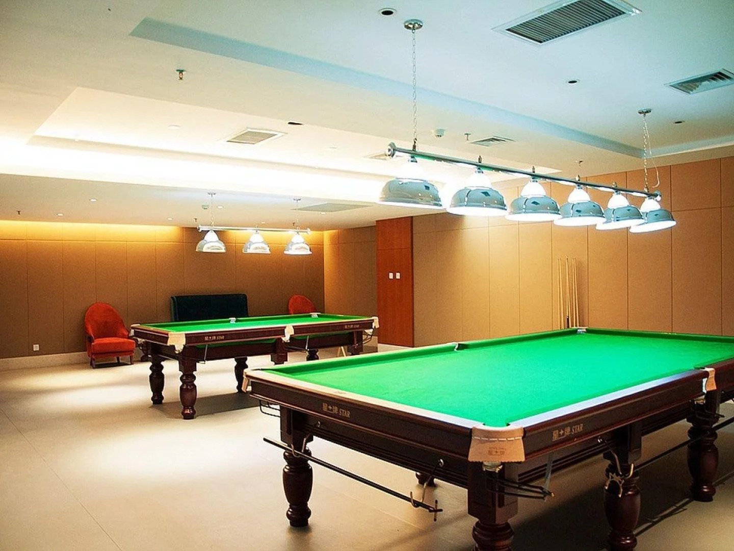 Longqi Jianguo Hotel