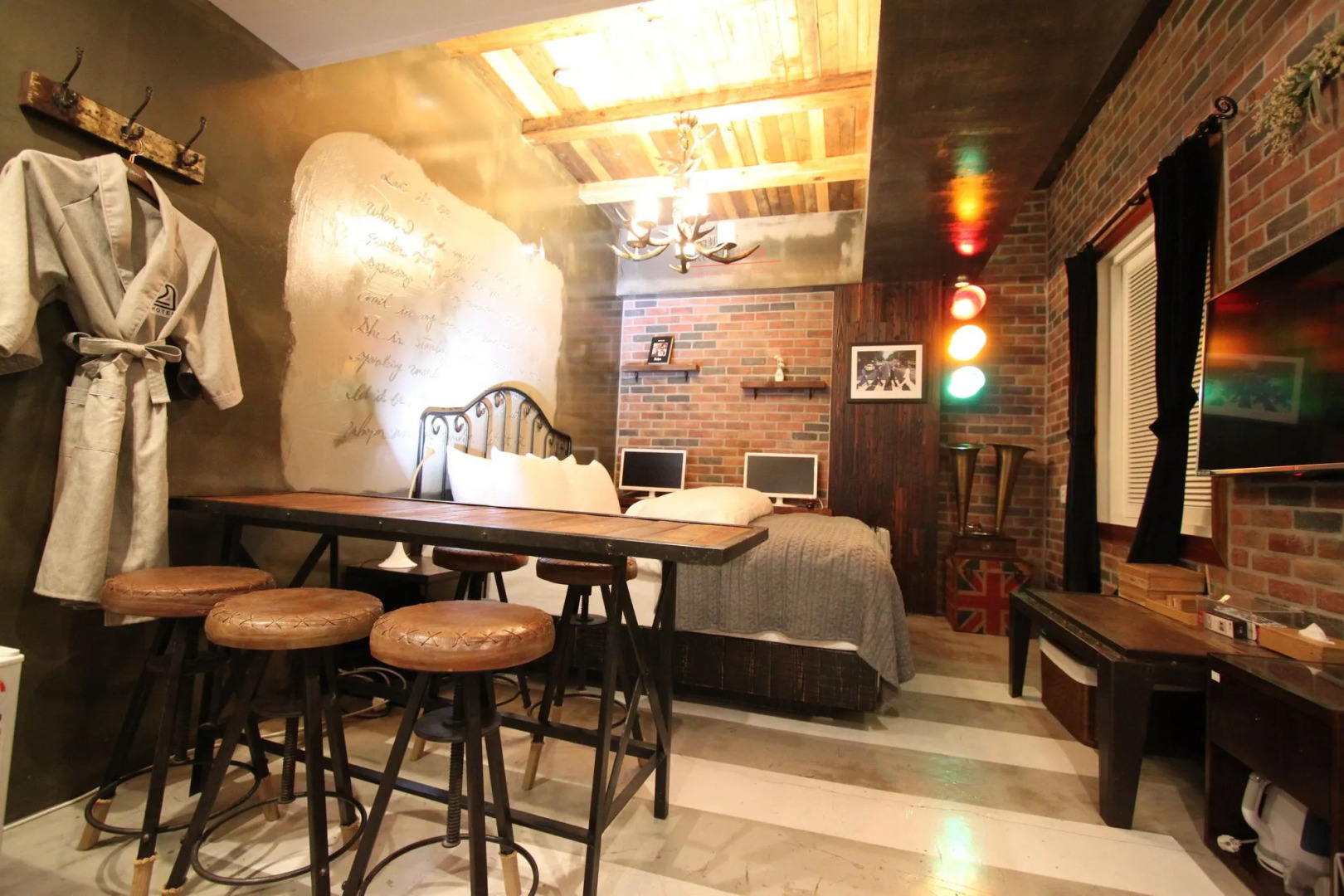 February Hotel Hwanggeum