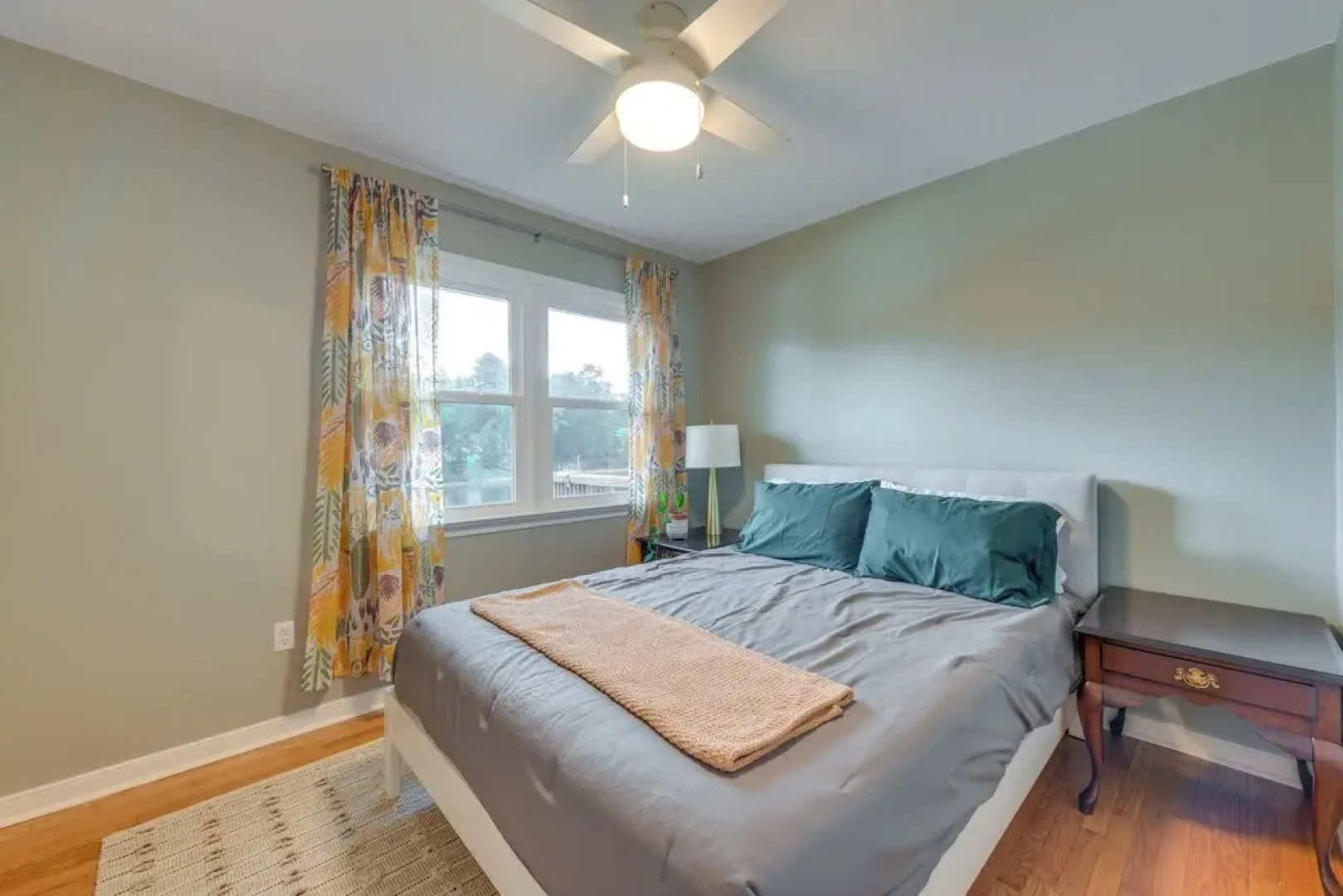 Riverfront Virginia Home - Dock, Fire Pit & Kayaks