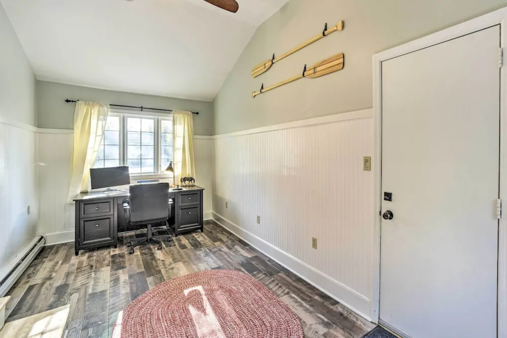 Family-friendly Retreat w/ Hot Tub: 1 Mi to Dtwn