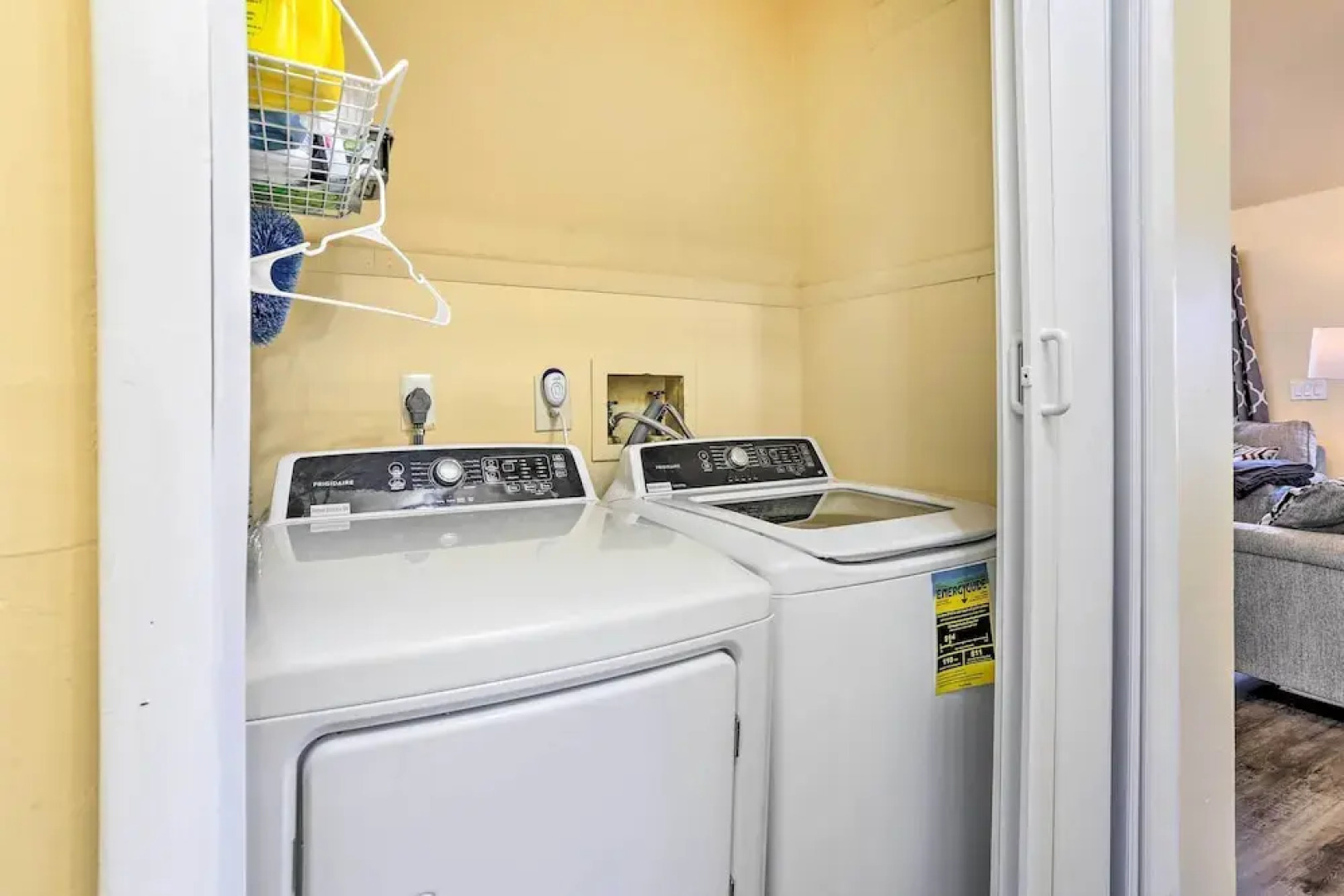 Cozy House: Surrounded by Community Lakes!