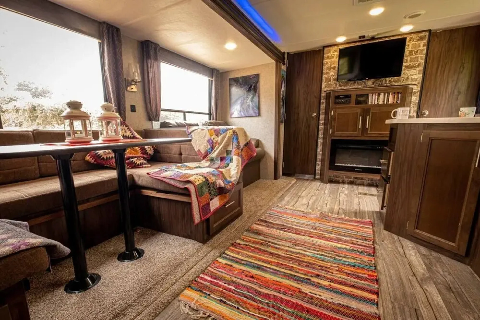 American Luxury Caravan - Secure Parking Llandeilo