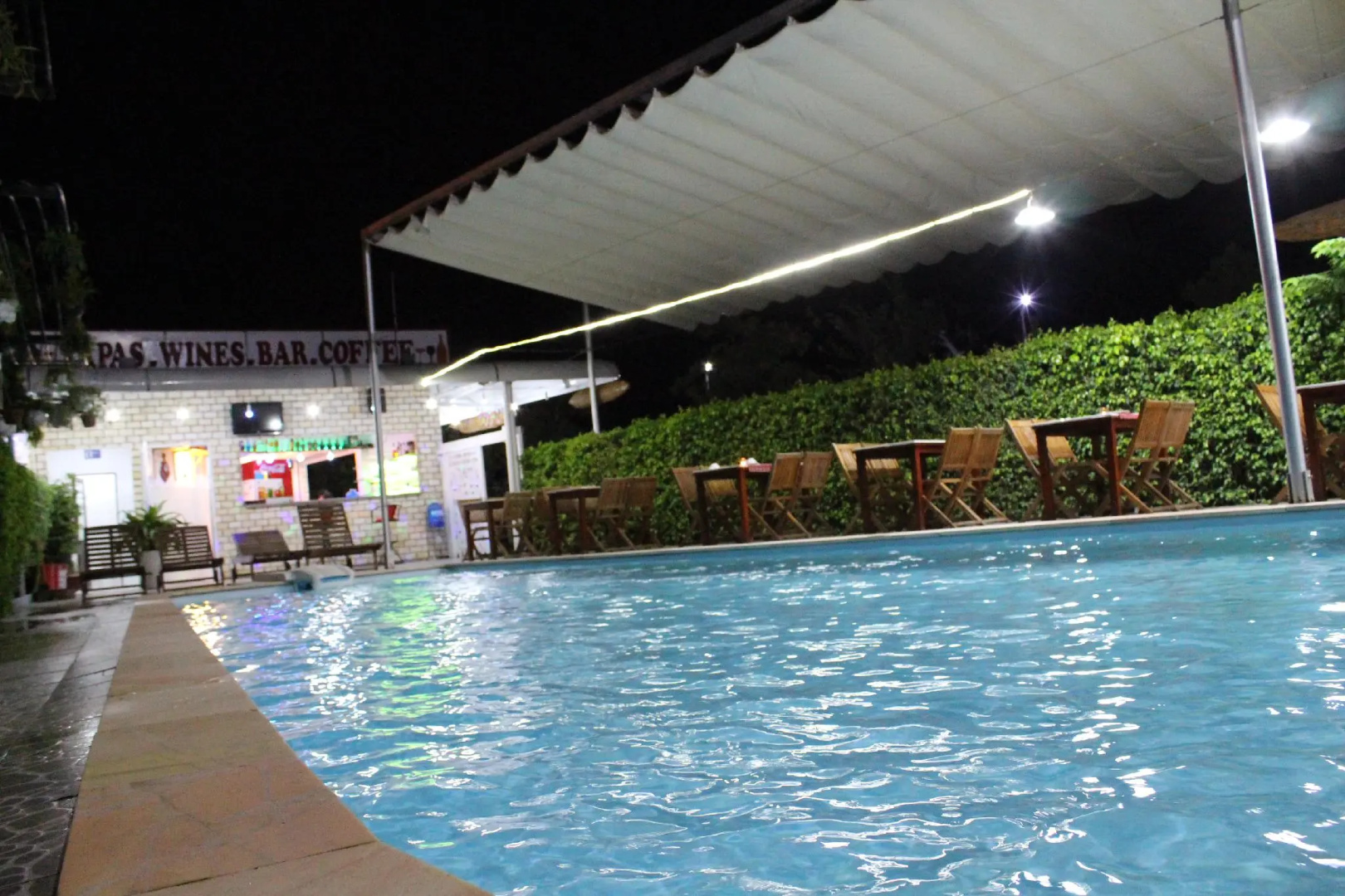 River Hotel