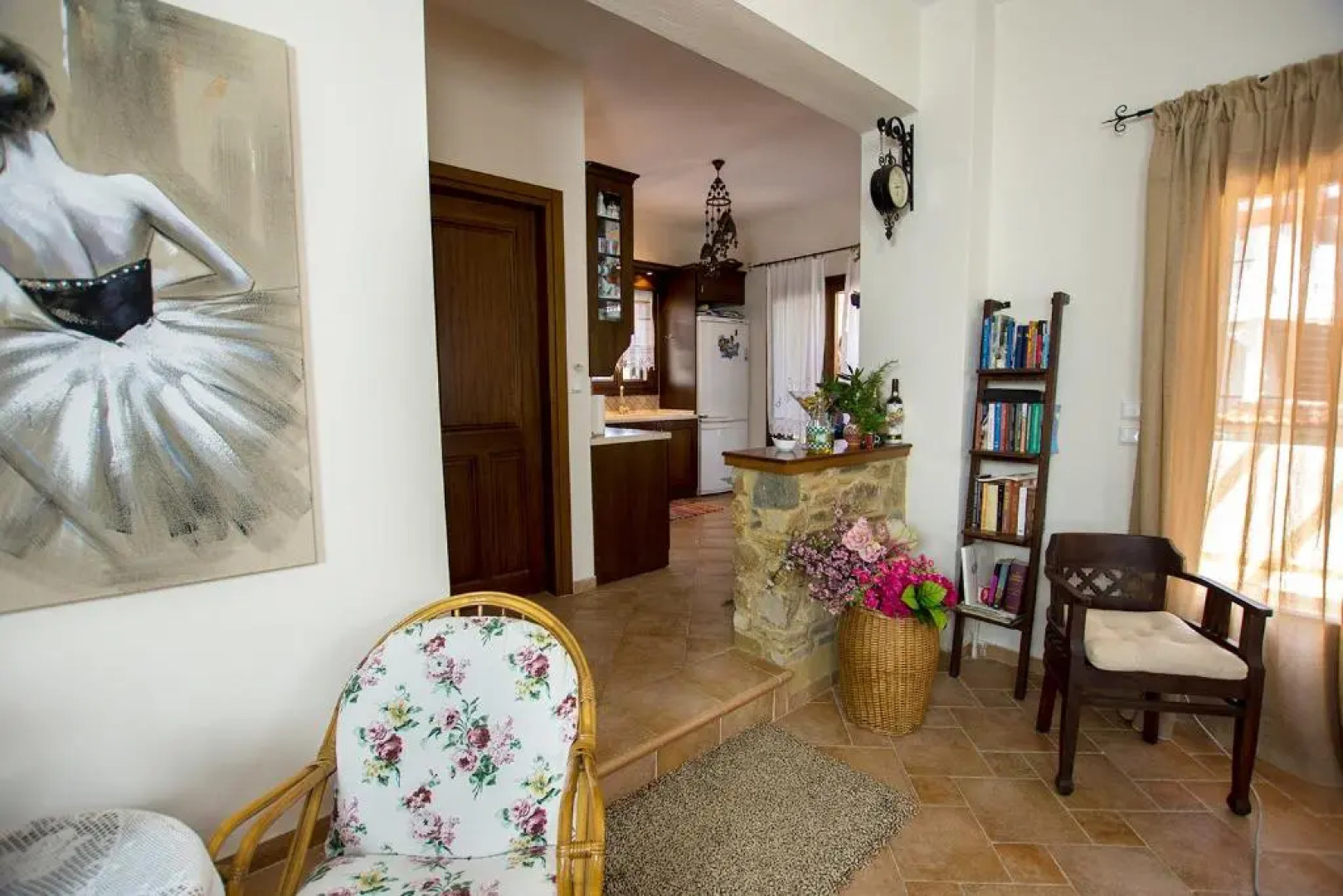 Rustic, luxurious,garden villa 70m from the sea