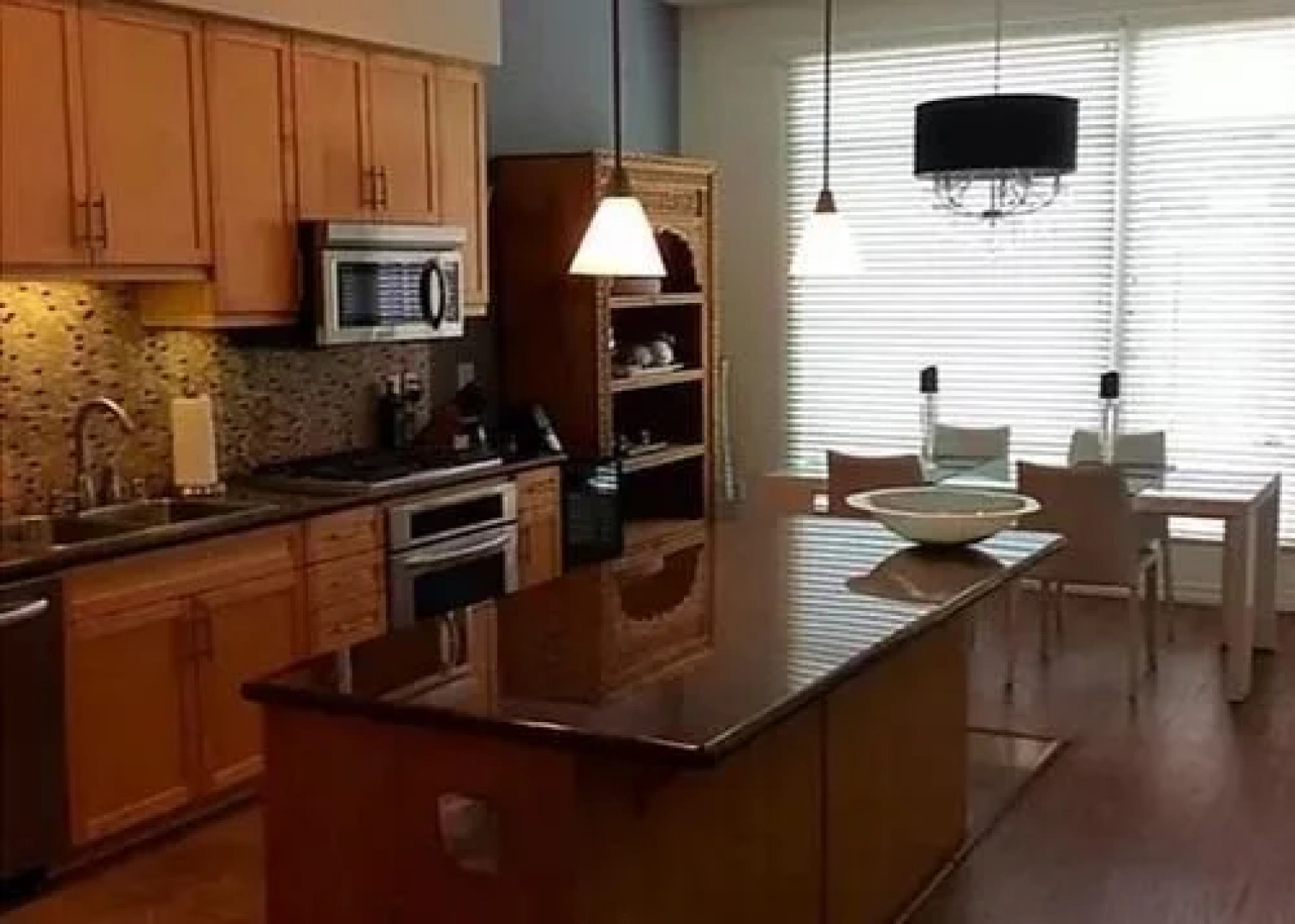 MDR Loft 1 Br condo by RedAwning