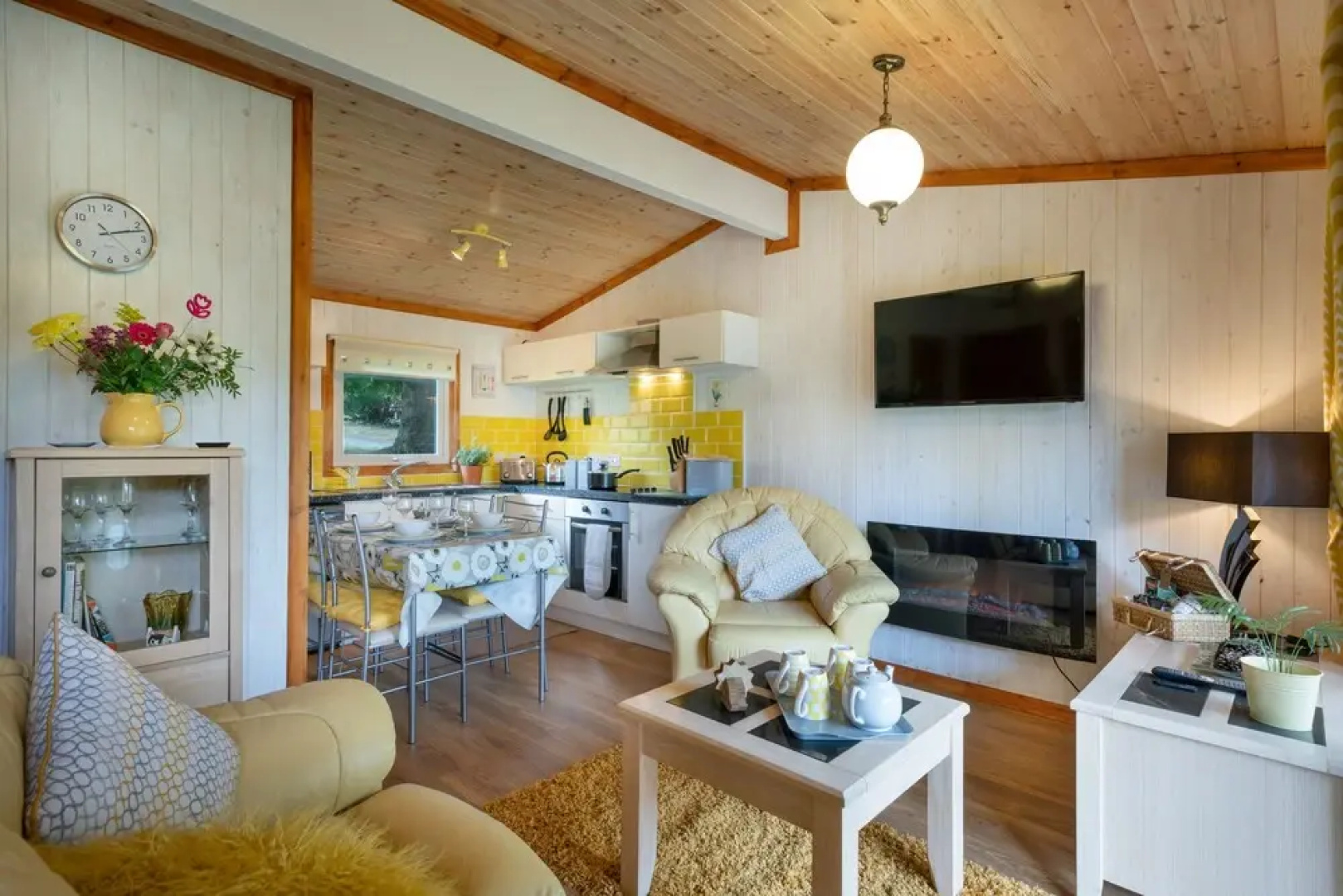 Catkin Lodge set in a Beautiful 24 Acre Woodland Holiday Park