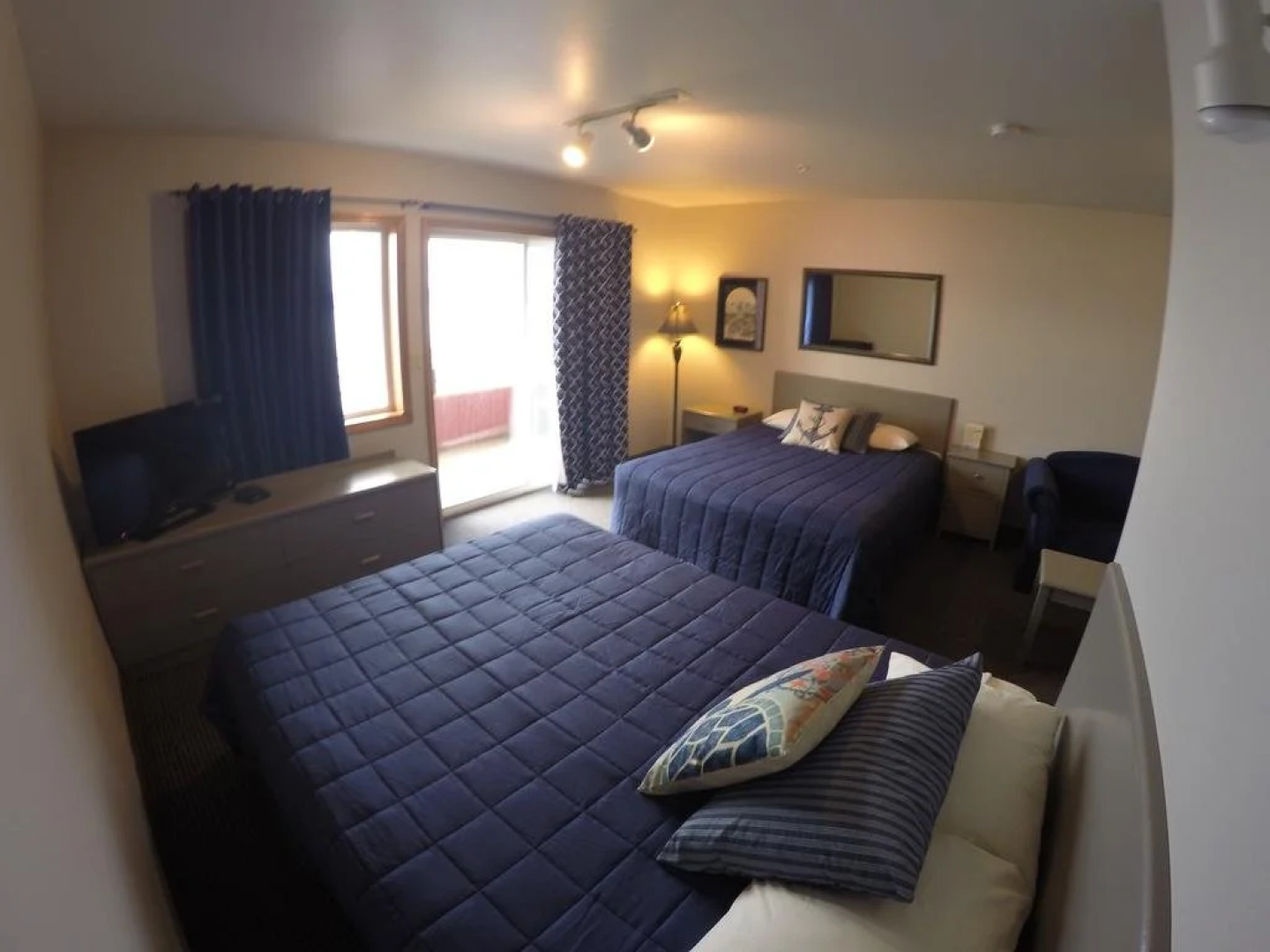 Cascade Creek Inn & Charters