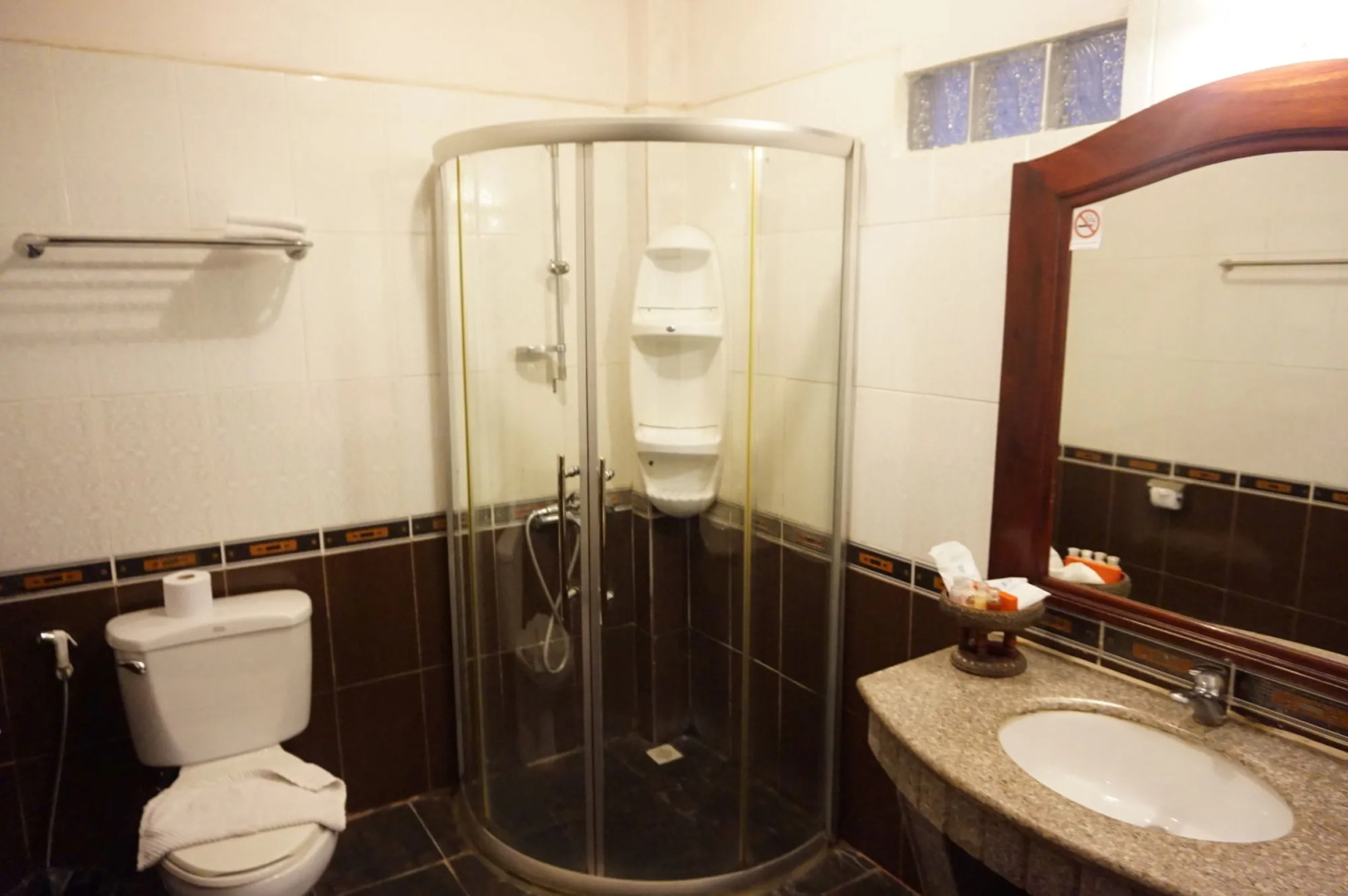 E-Outfitting Vang Thong Hotel