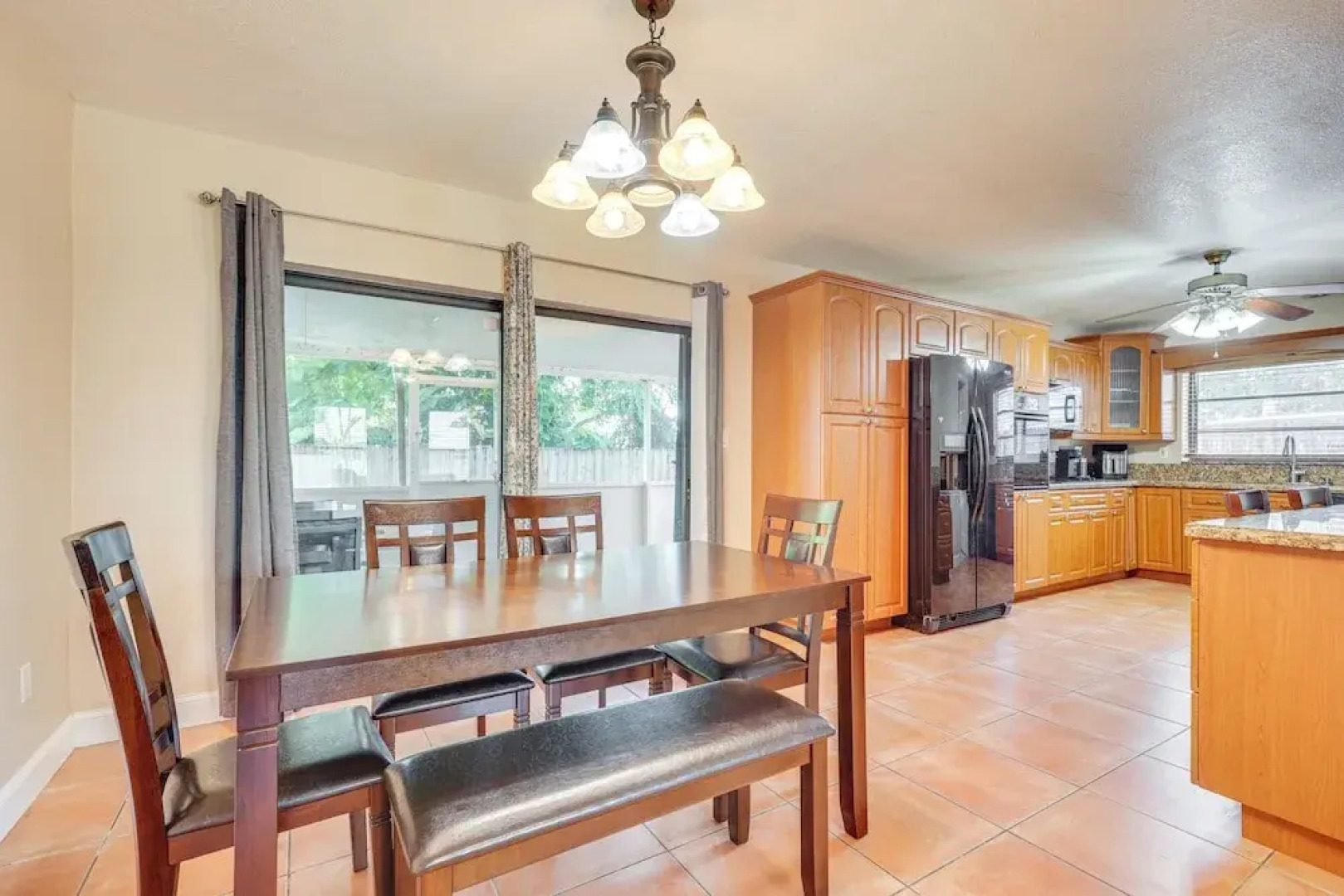 Pet-friendly Home w/ Yard ~ 3 Mi to Zoo Miami!