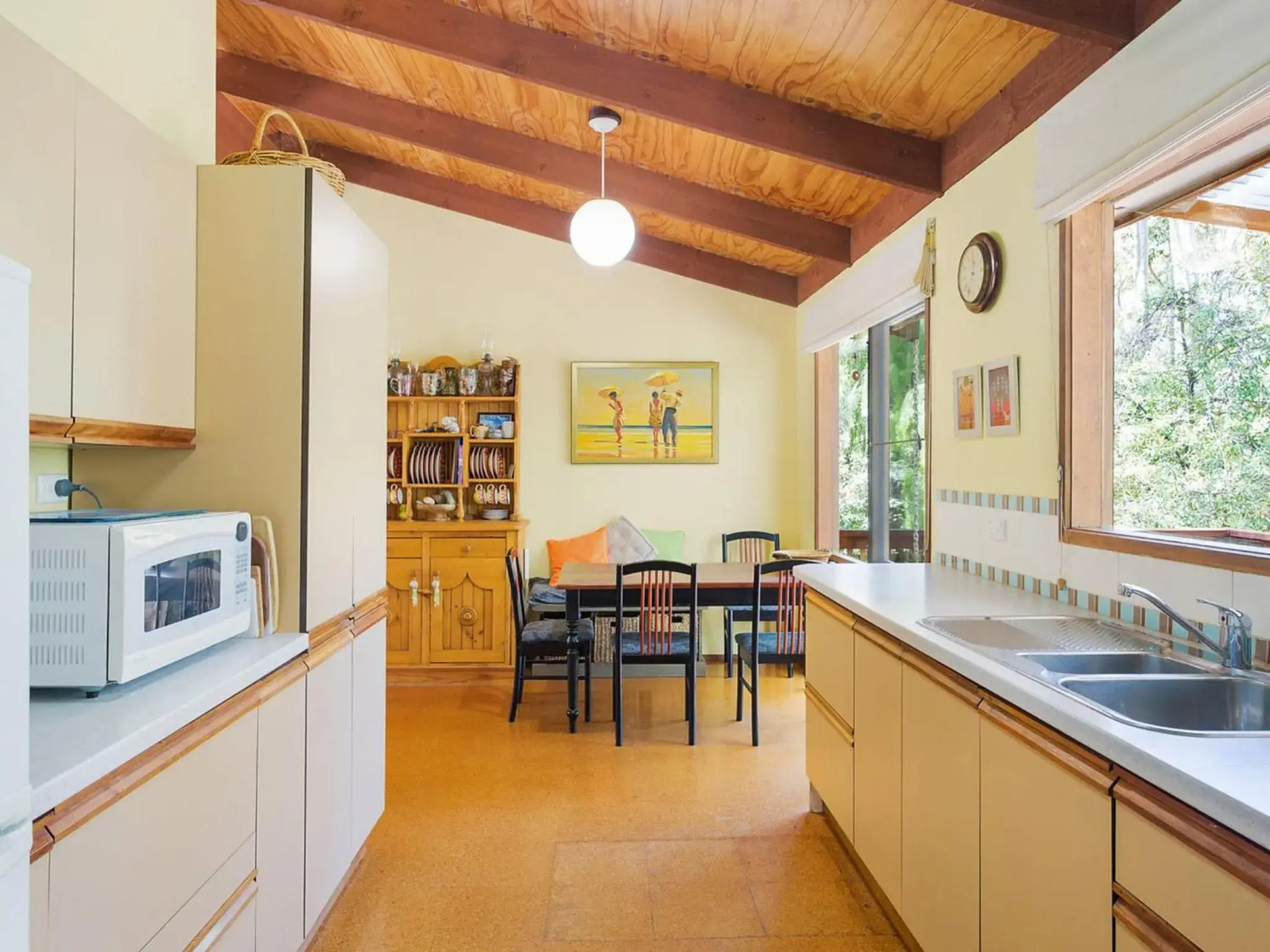 Caseys Pet Friendly Beach Cottage