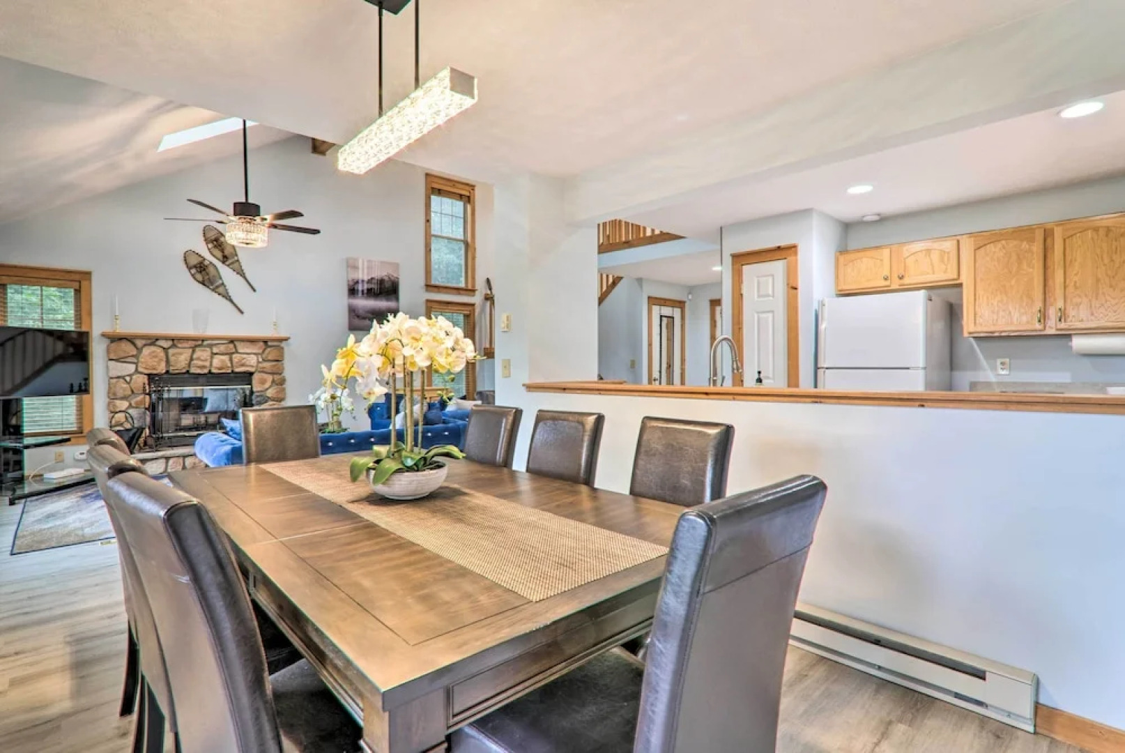 Modern Camelback Mountain Home: 1/2 Mi to Skiing!