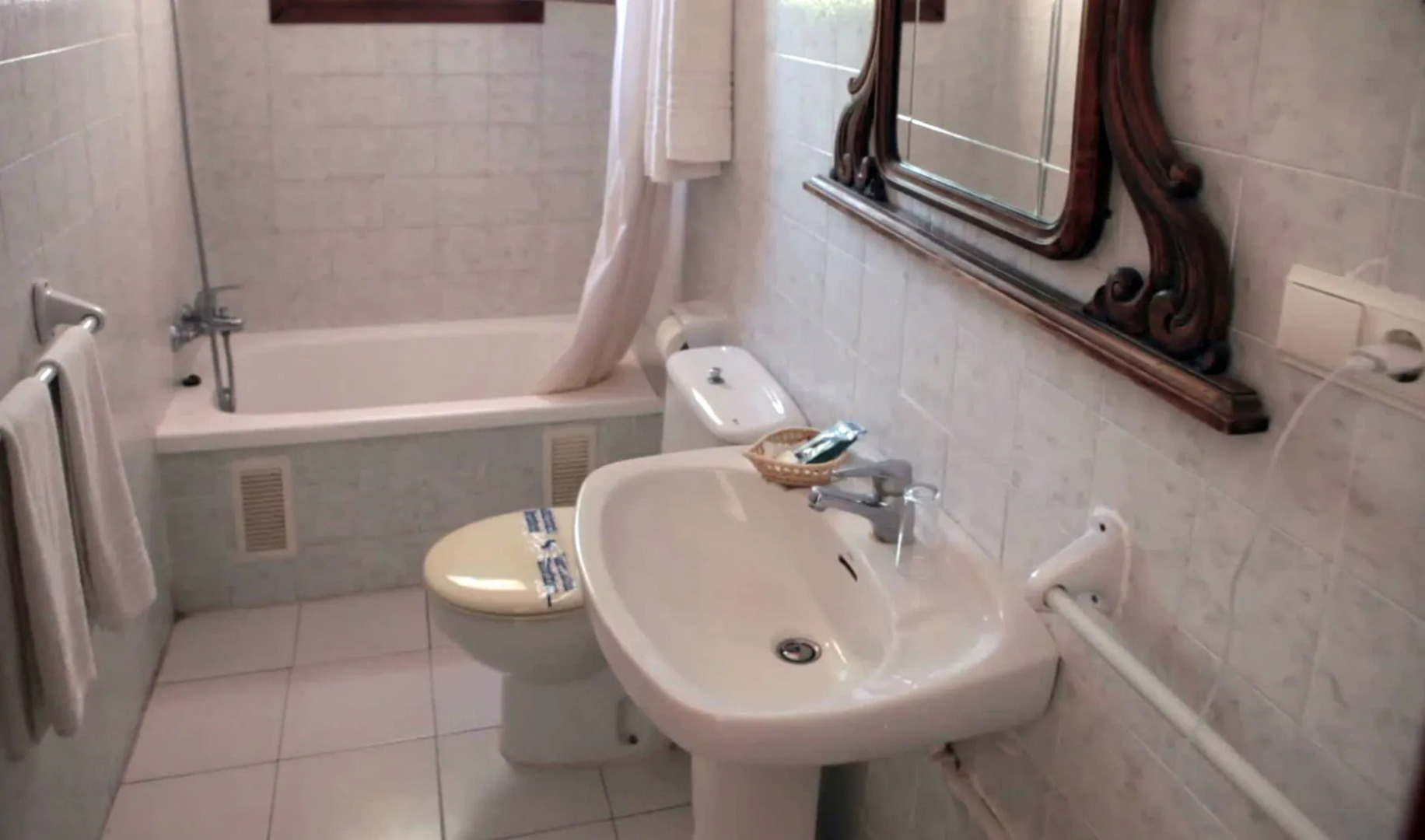 Apartamentos La Racona