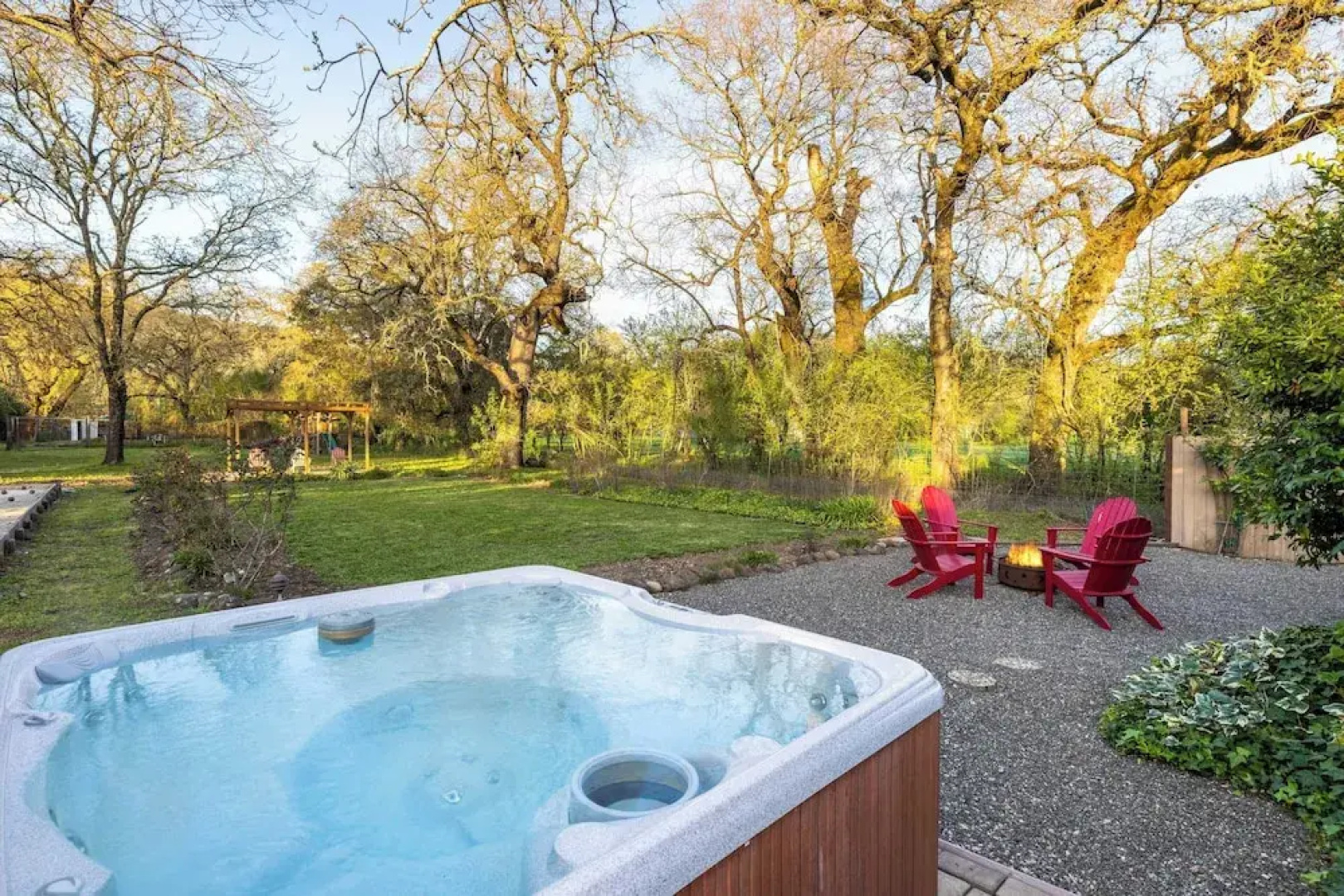 Valley of the Moon by Avantstay Tranquil Escape, Large Yard w/ Hot Tub & Fire Pit