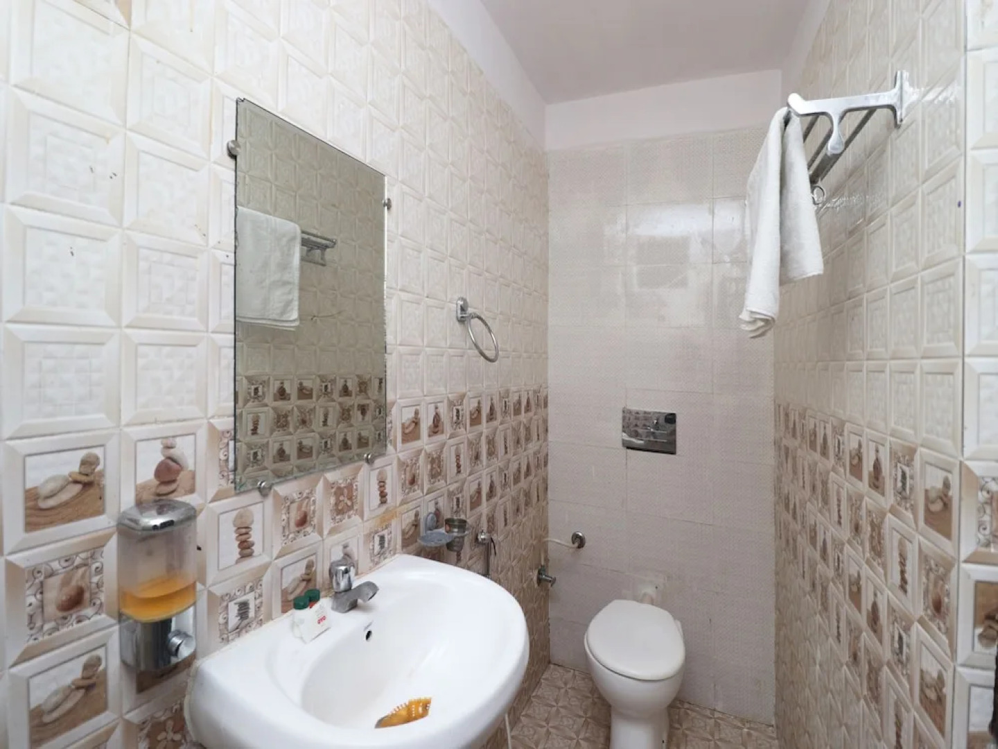 Landmark 3 By OYO Rooms