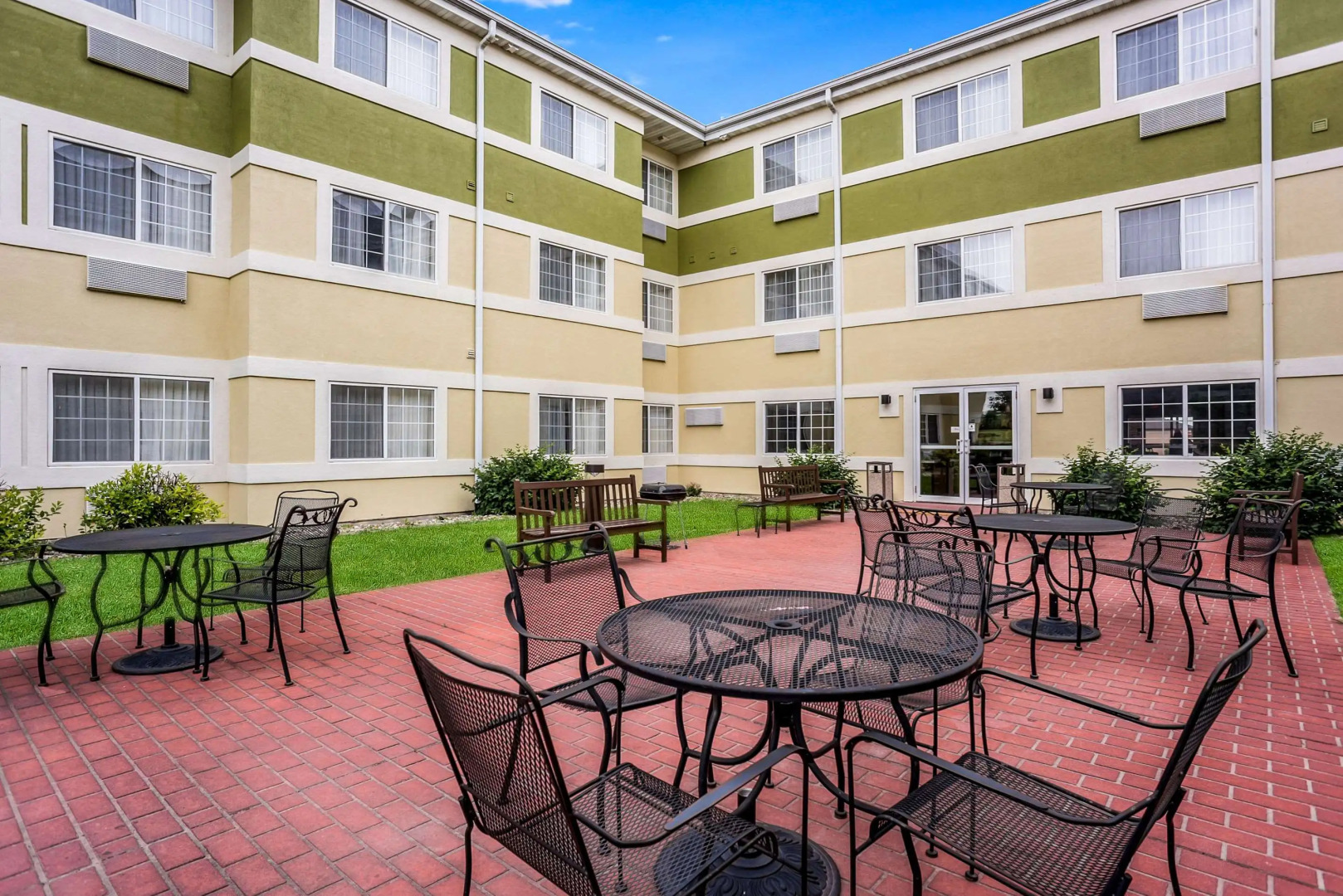 MainStay Suites Cedar Rapids