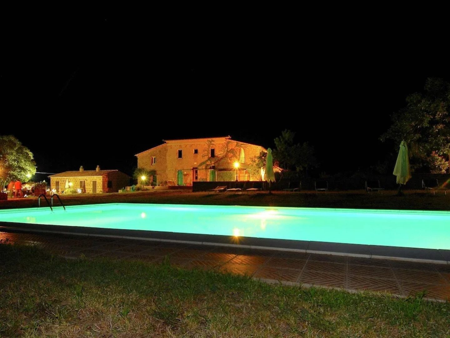 Scenic Farmhouse with Swimming Pool by Forest in Sorano
