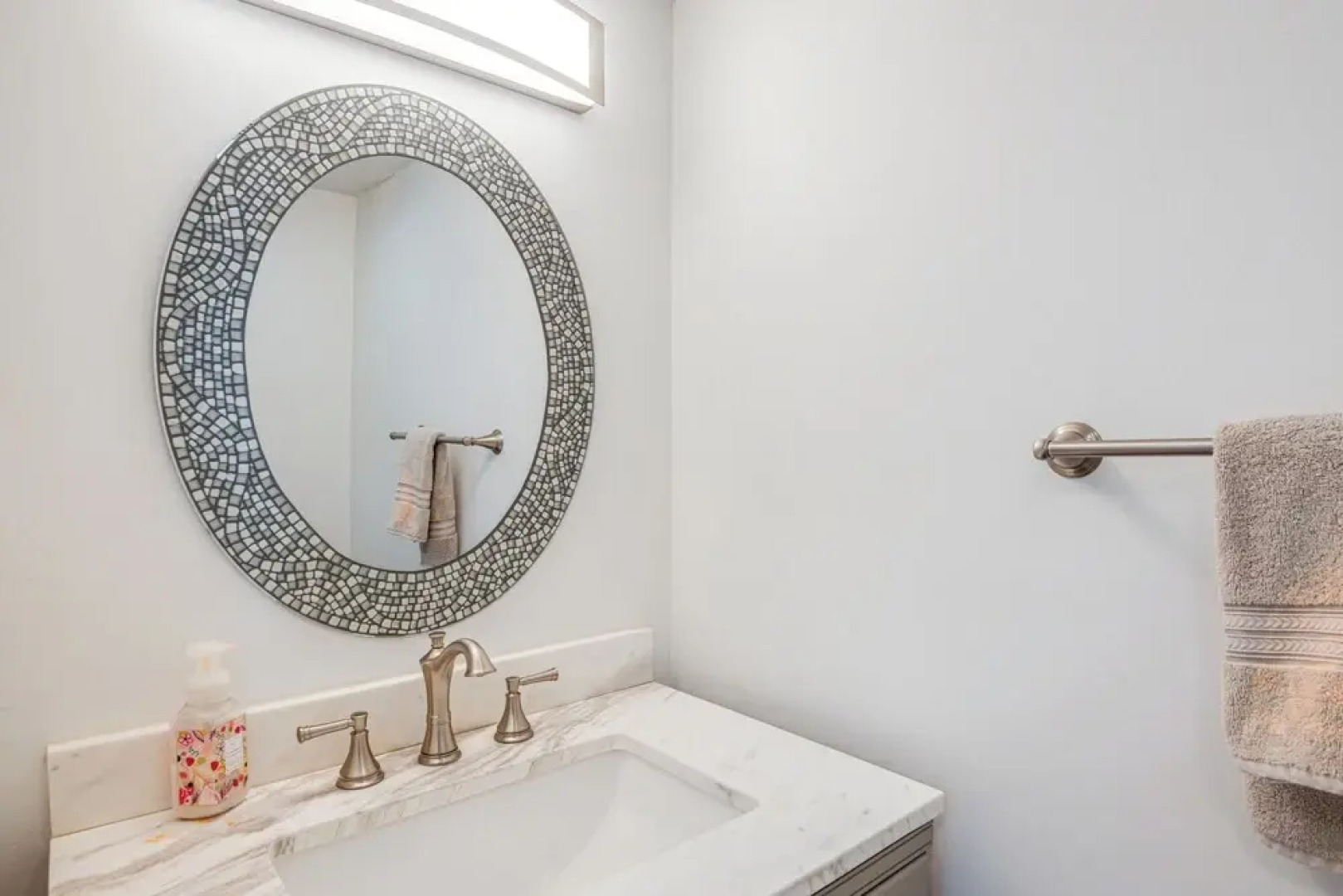 Quaint Welaka Getaway: Steps to St Johns River!