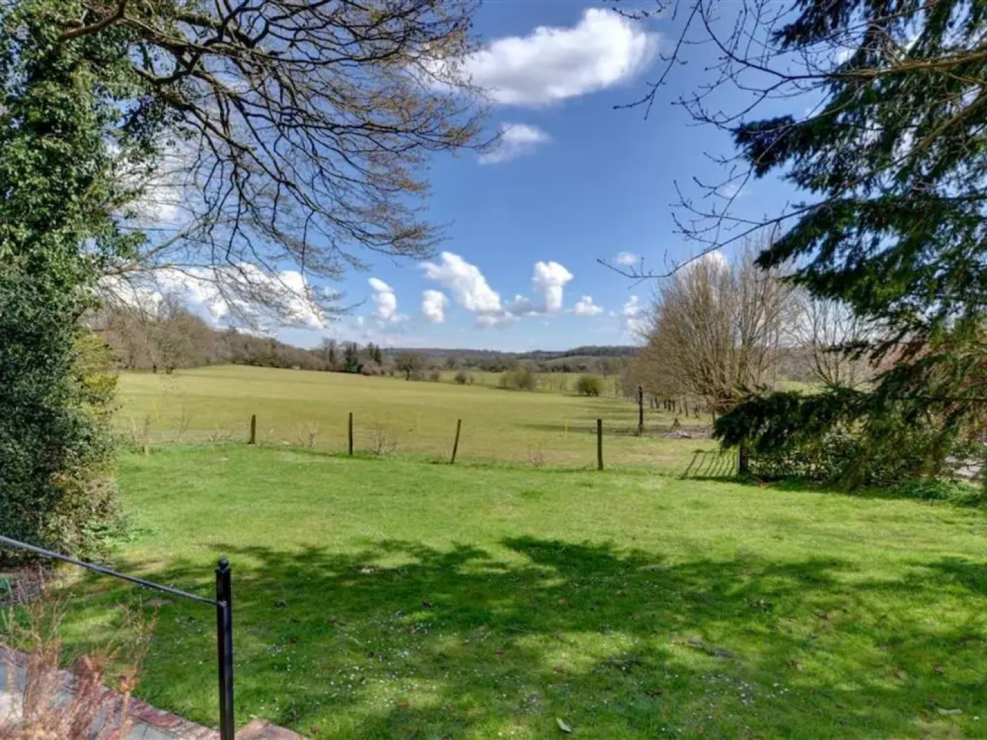 Unique Converted Barn in Hartfield