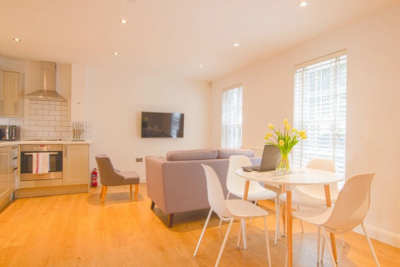 BookedUK - Cosy but spacious apartment