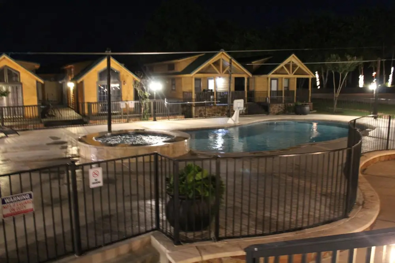 Fisherman`s Cove Lakeside Resort