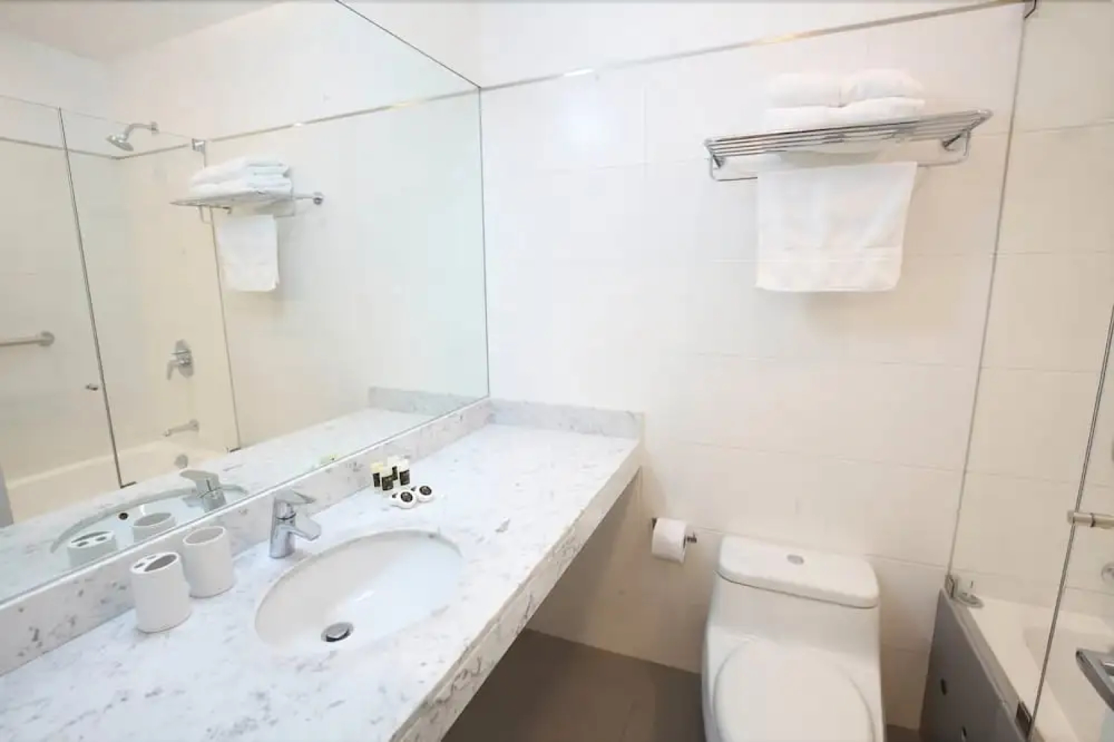 2W Apartments Service Santa Cruz