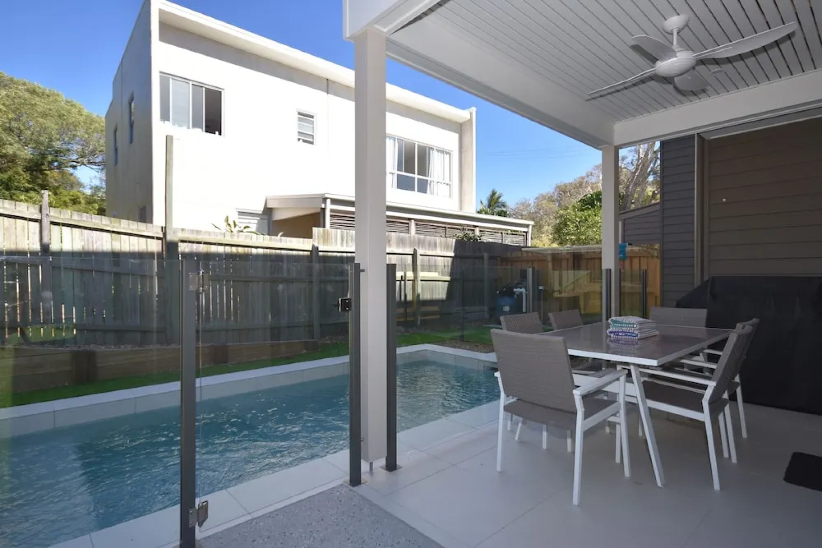 Holiday With A View Lowry Street