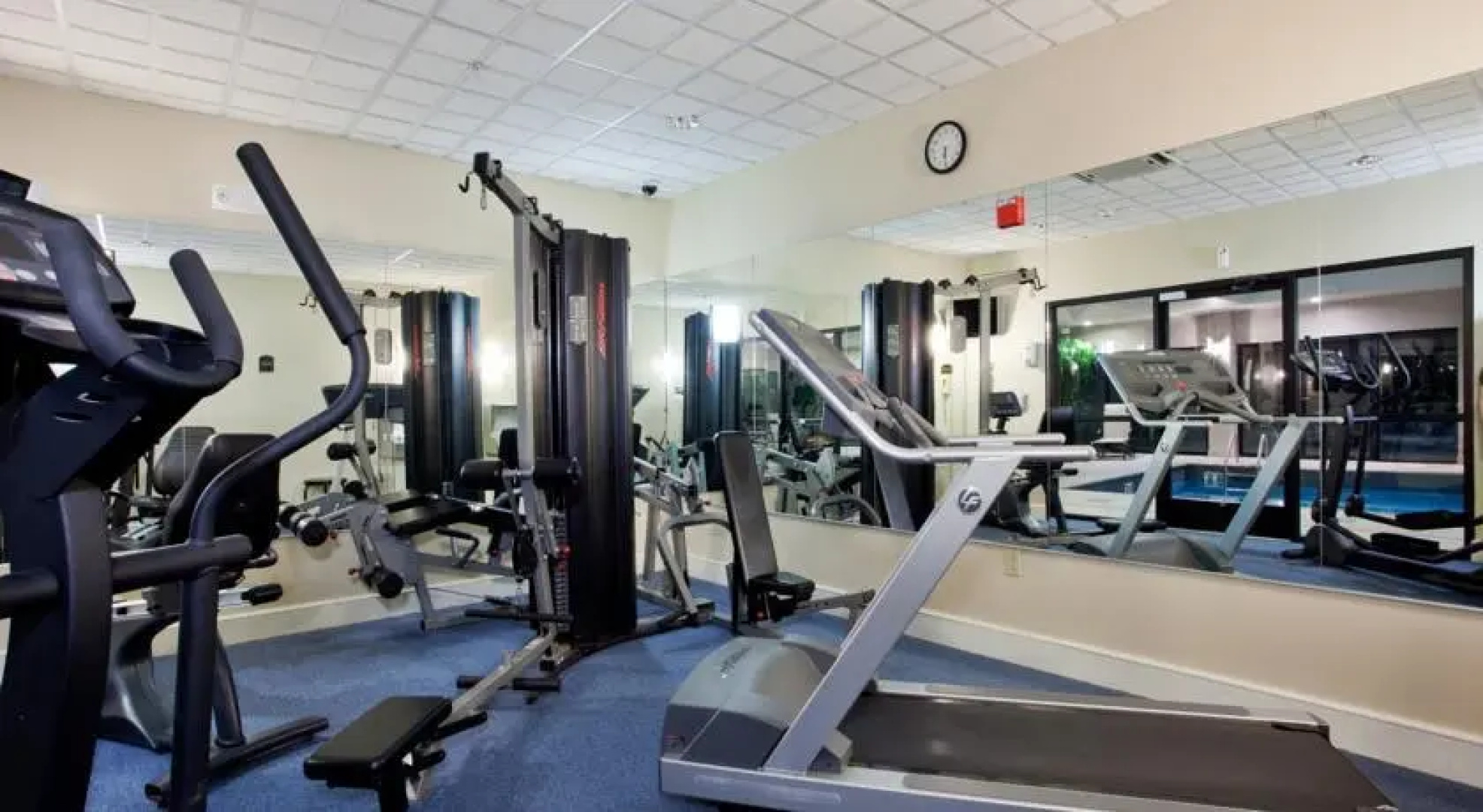 Holiday Inn Hotel & Suites Newport News