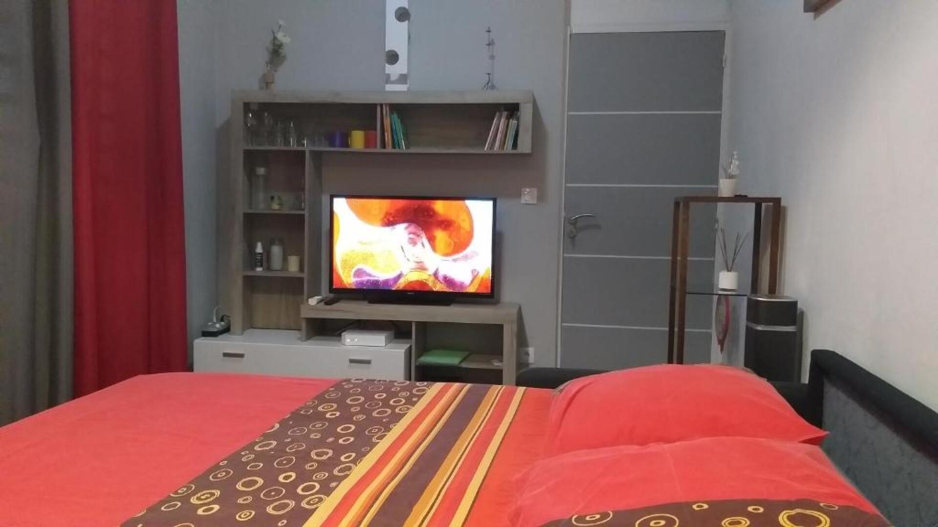 Beau F2 classé, vue mer, spa, jardin, parking et deck privatifs - piscine partagée