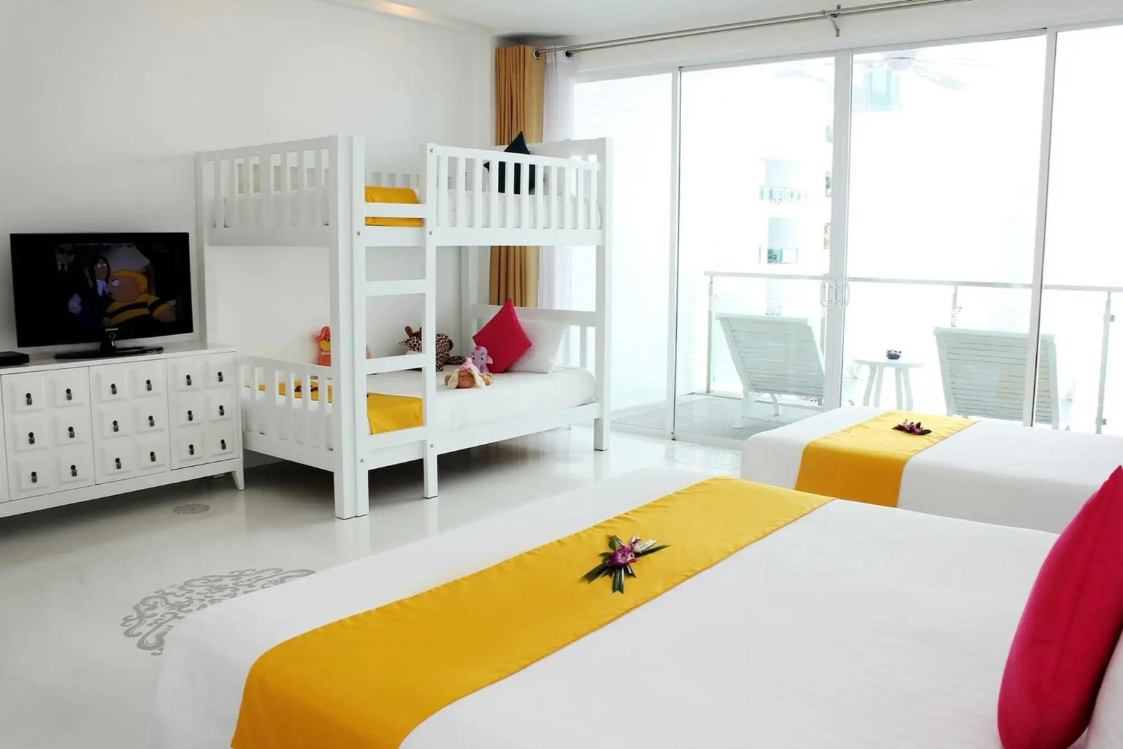 Курортный отель The Old Phuket - Karon Beach Resort