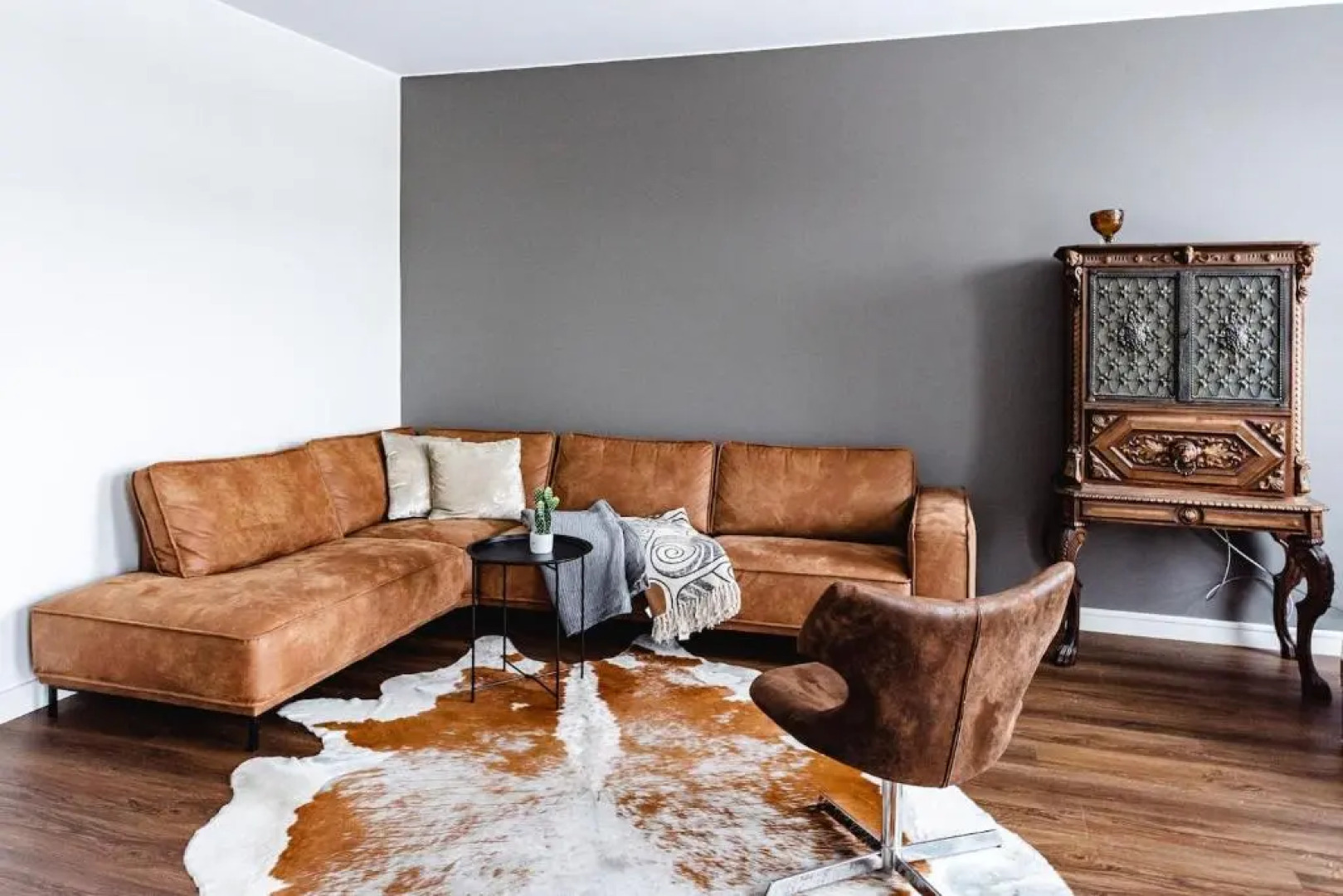 90m2 on pedestrian street on Top Floor, penthouse suite, great view! Incl linen and all