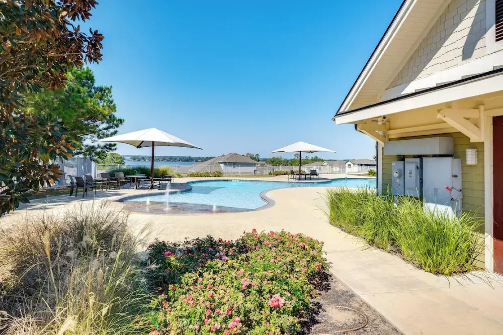 < 1 Mi to Lake Conroe: Home w/ Furnished Patio!