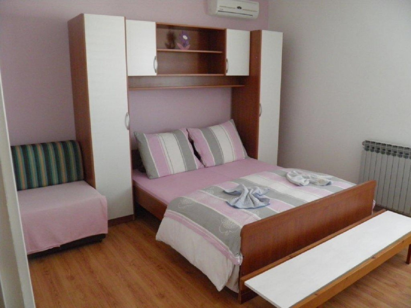 Apartment Angela -  with beautiful courtyard: A1 Brela, Riviera Makarska