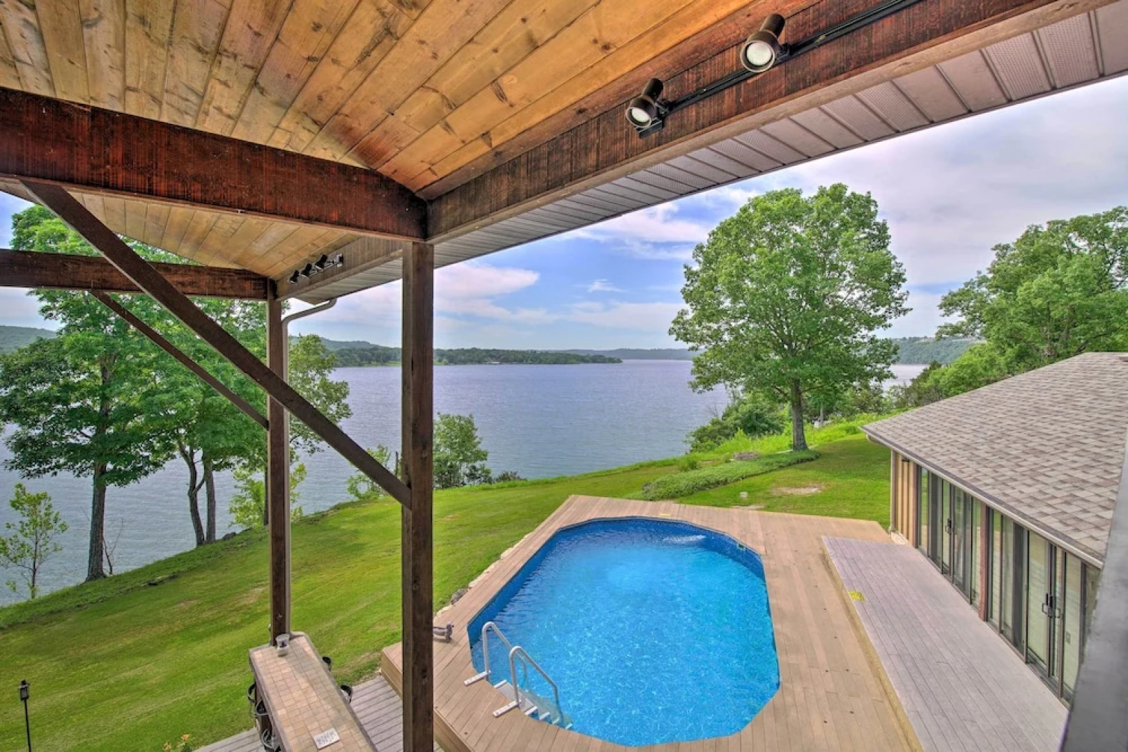 Inviting Home w/ Pool & Hot Tub on Table Rock Lake