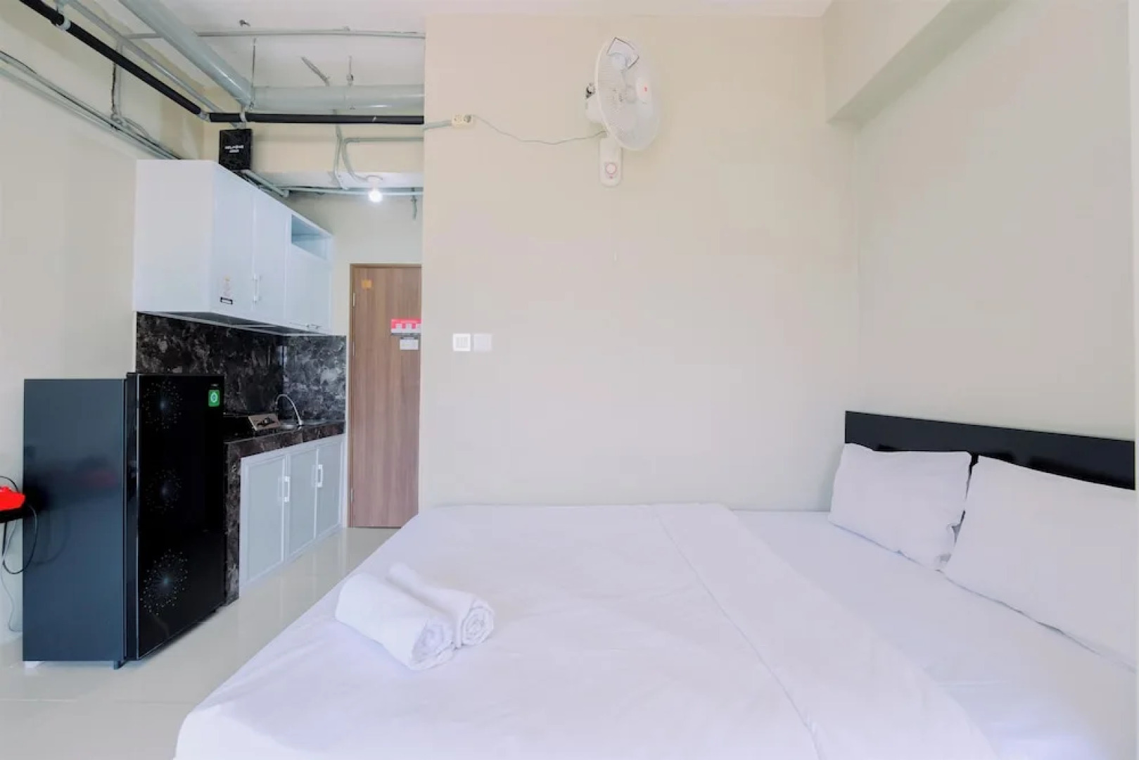 Homey And Restful Studio Royal Sentul Park Apartment