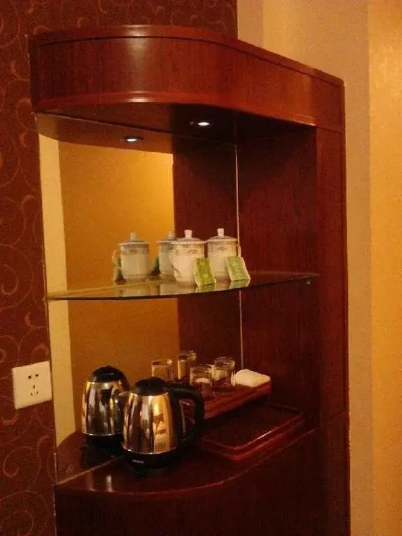 Longyi Business Hotel