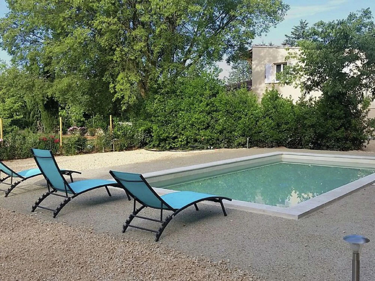 Sun-kissed Villa in Carpentras With Swimming Pool