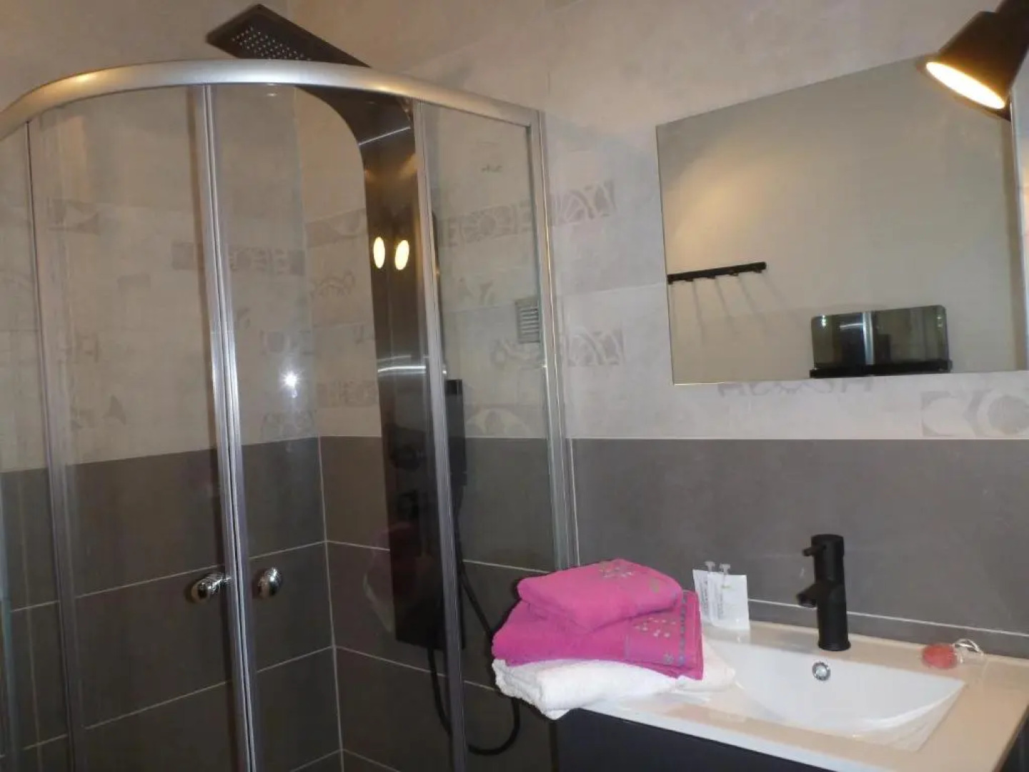 GITE avec JACUZZI PRIVATIF 4 étoiles 90m2 pour 3 personnes