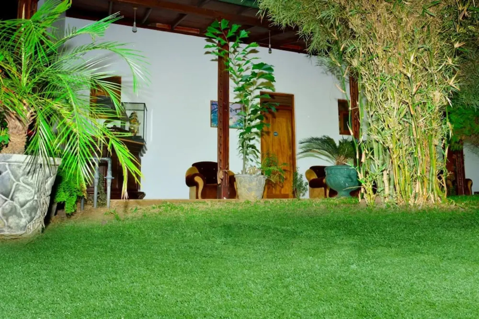 The Senaro Holiday Inn