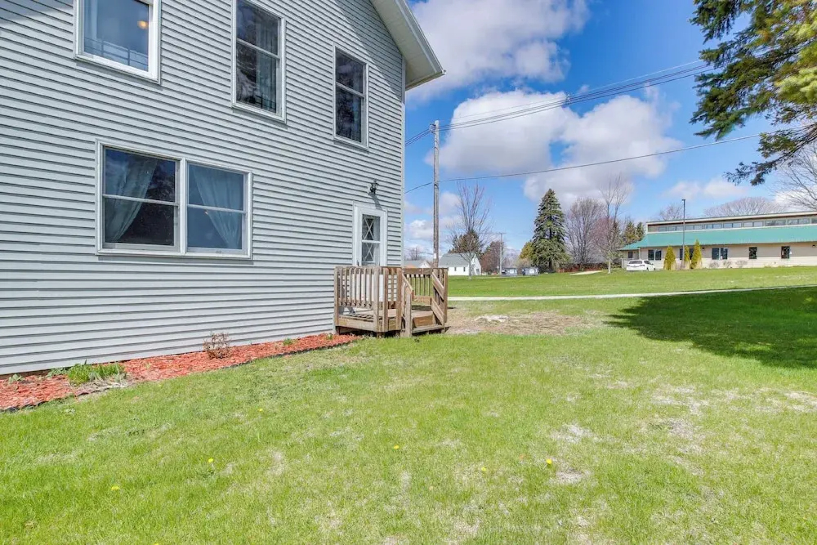 Algoma Retreat: Near Beach, Game Room, Yard