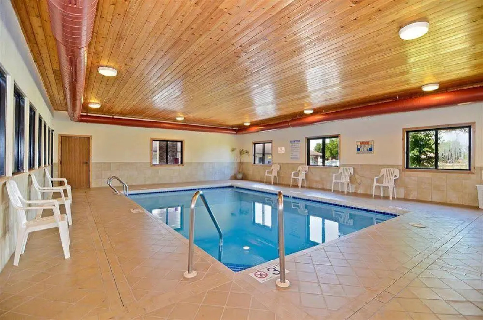 Super 8 Hayward Wisconsin