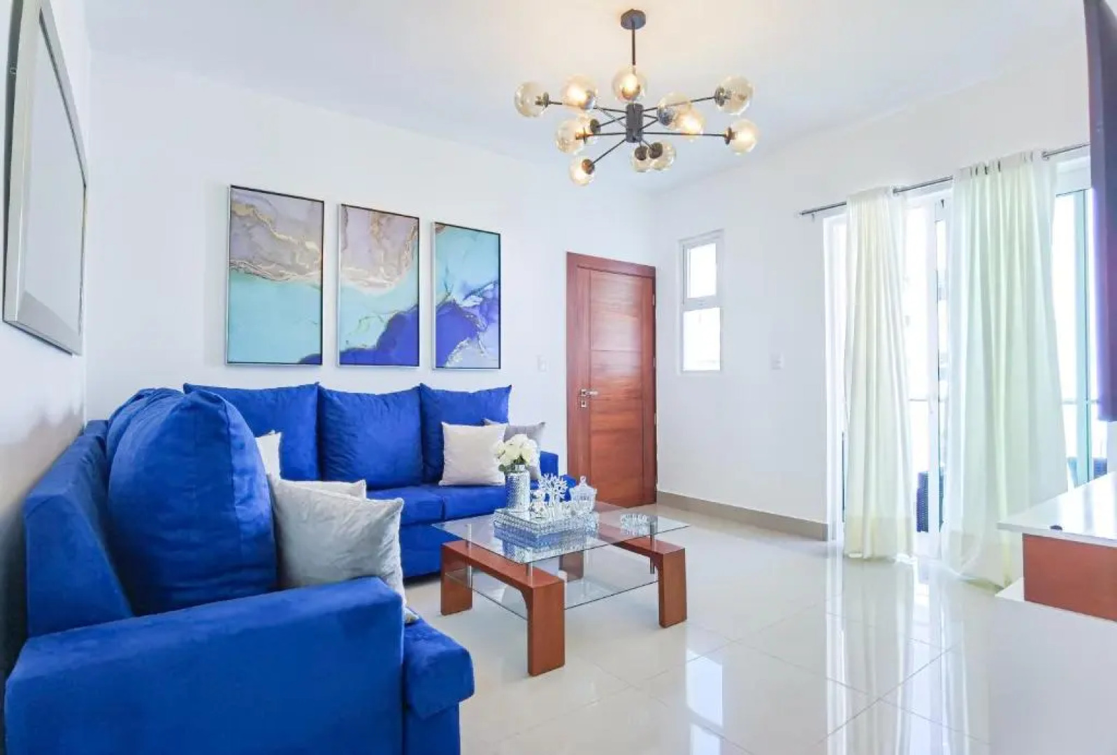 Se renta apartamento amueblado , ubicados en Santiago , 3 habitaciones , 2 bańos , 2 parqueo , área de juego y Piscina.