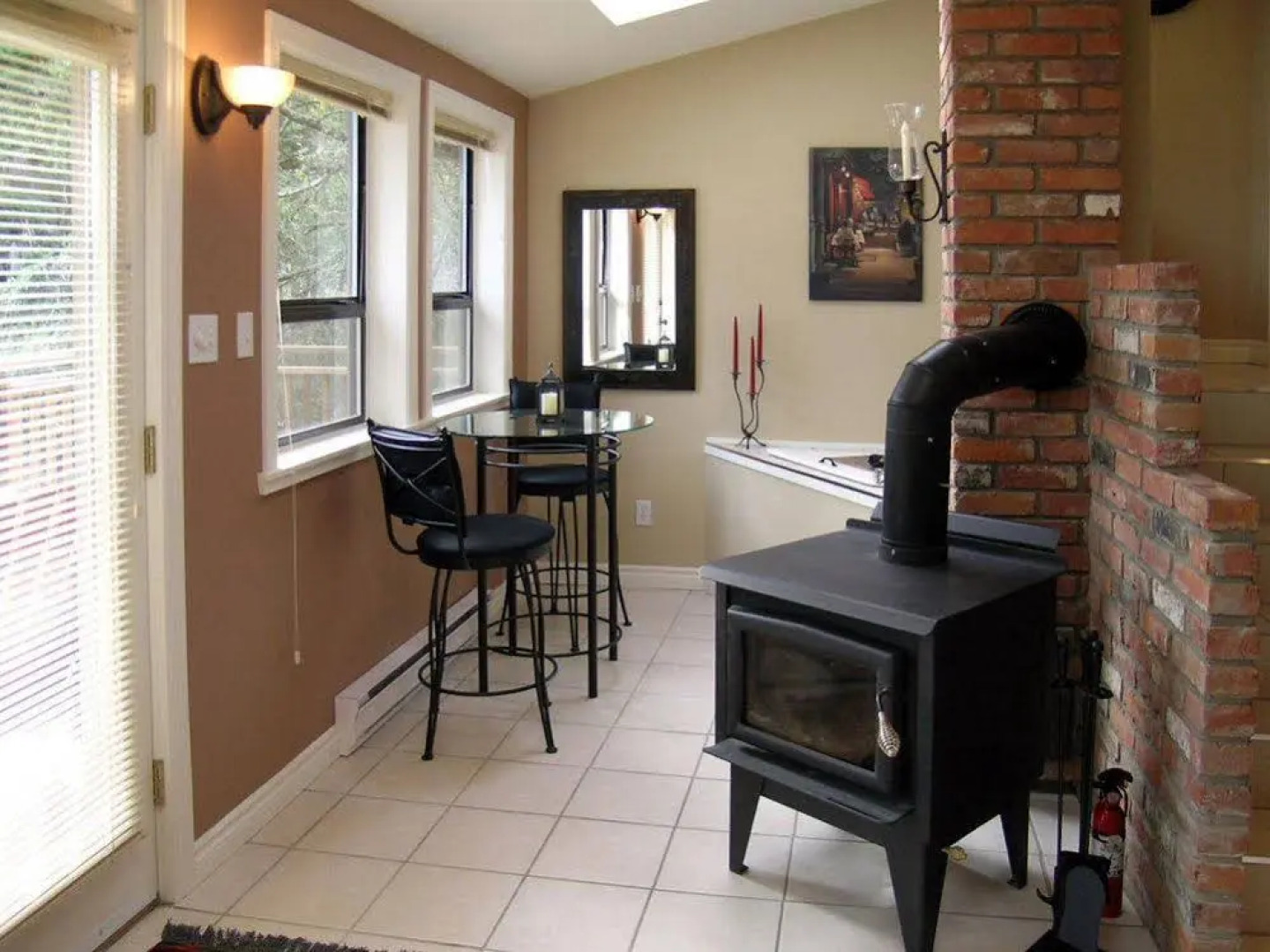 Madrona Cottage by BC Island Vacation Homes