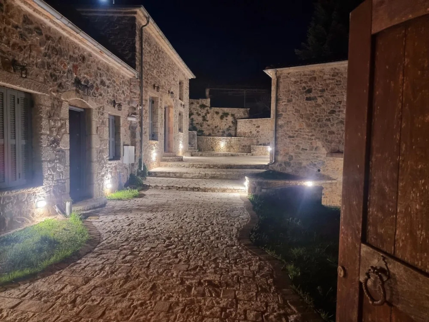 Stone Suites & Villas by Open City Hotel