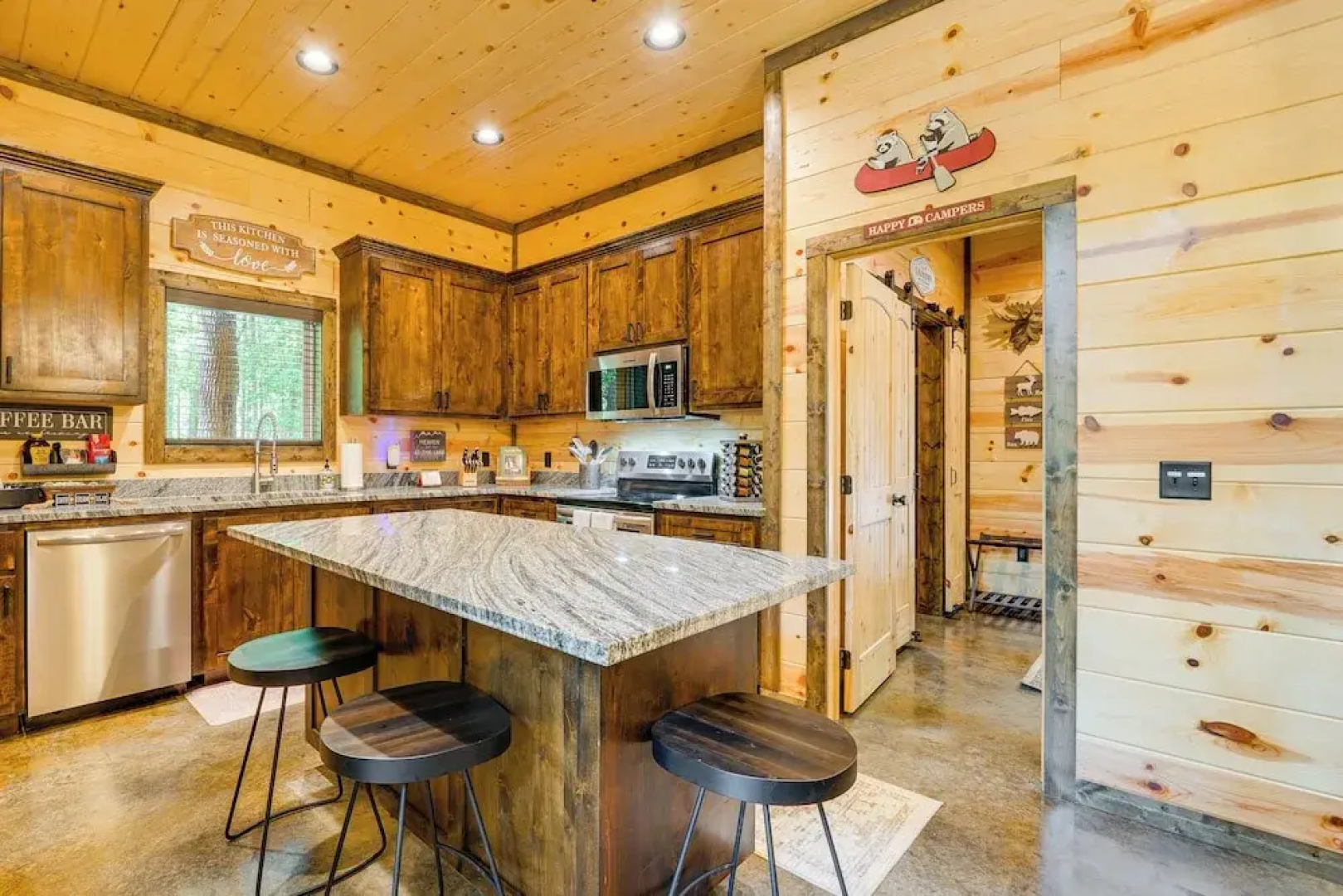 Broken Bow Cabin Near Choctaw Casino: Hot Tub!