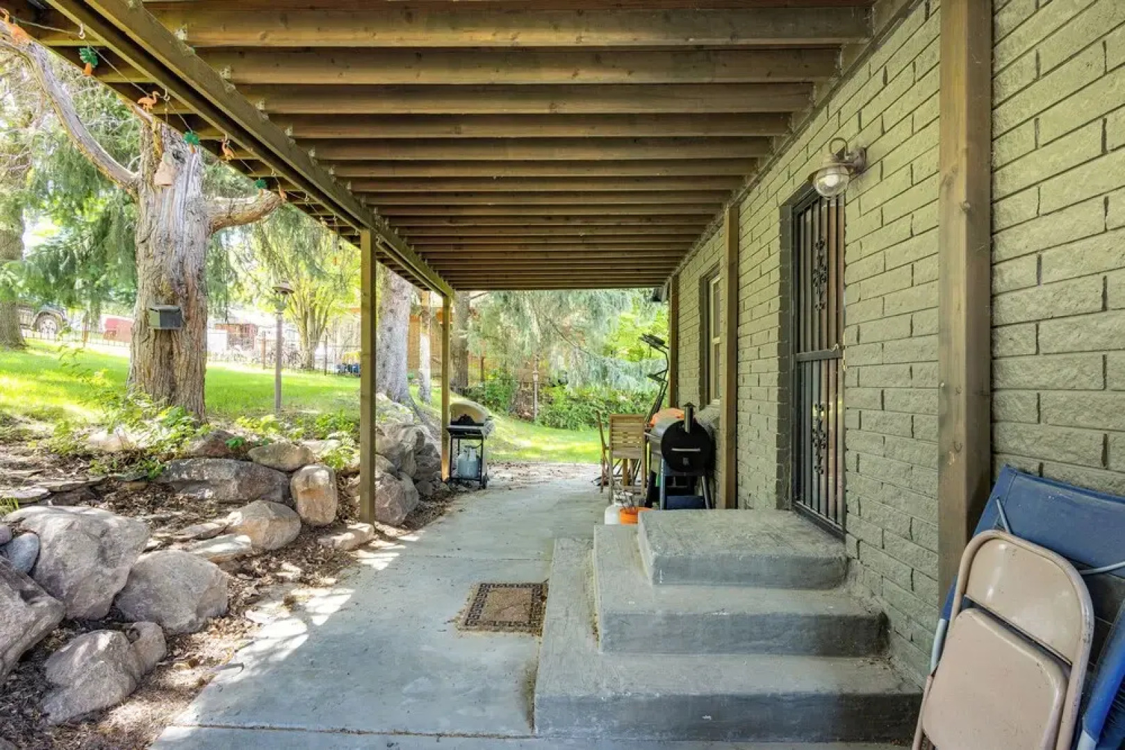 Mountain Views: Walkable Lava Hot Springs Home!