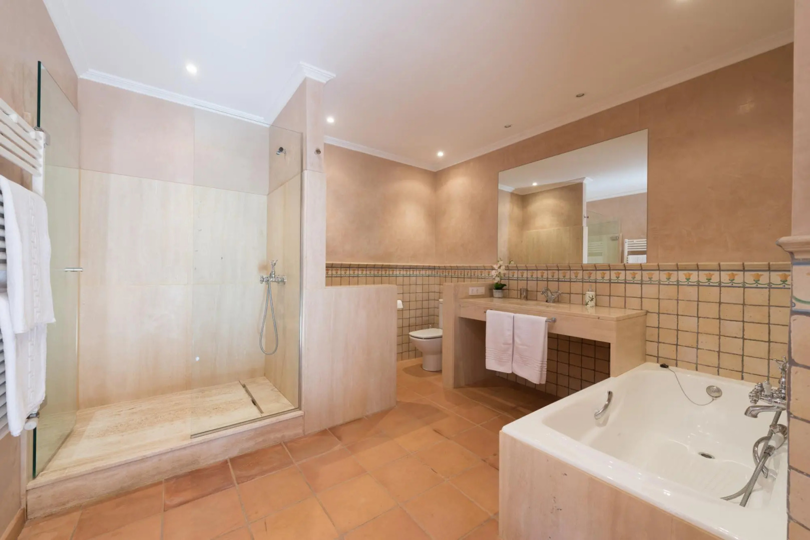 CIRCE - Stunning townhouse with an indoors heated pool in the mountains. Free WiFi