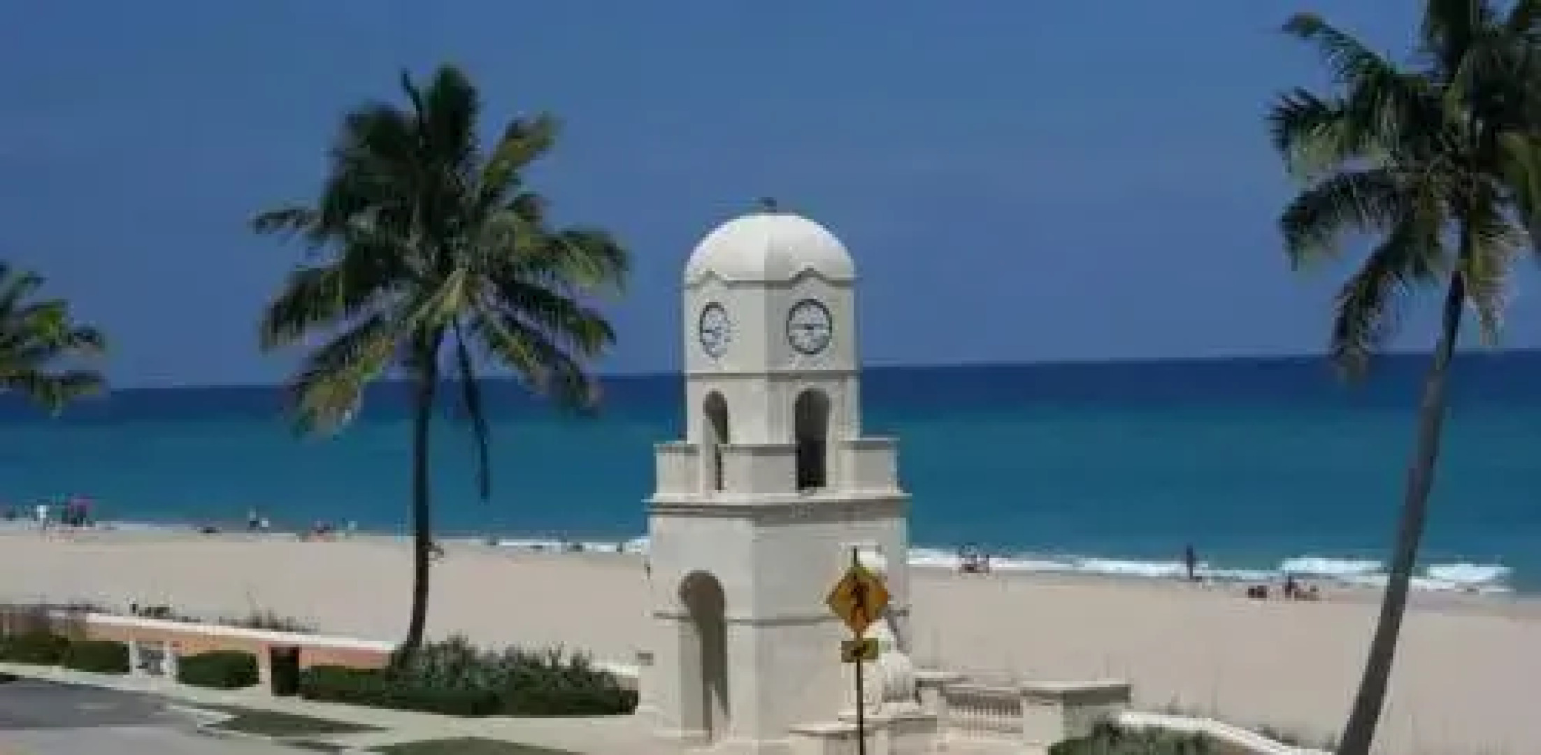 Tropical Beach Condo - Pool, Parking, 86" TV, WiFi