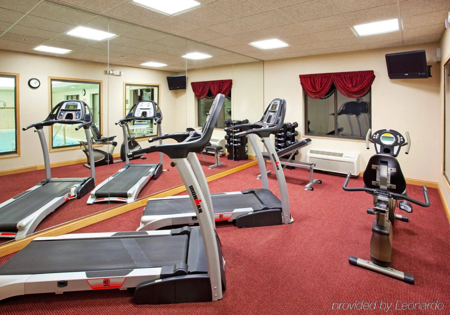 Holiday Inn Express Hotel & Suites Grand Blanc by IHG