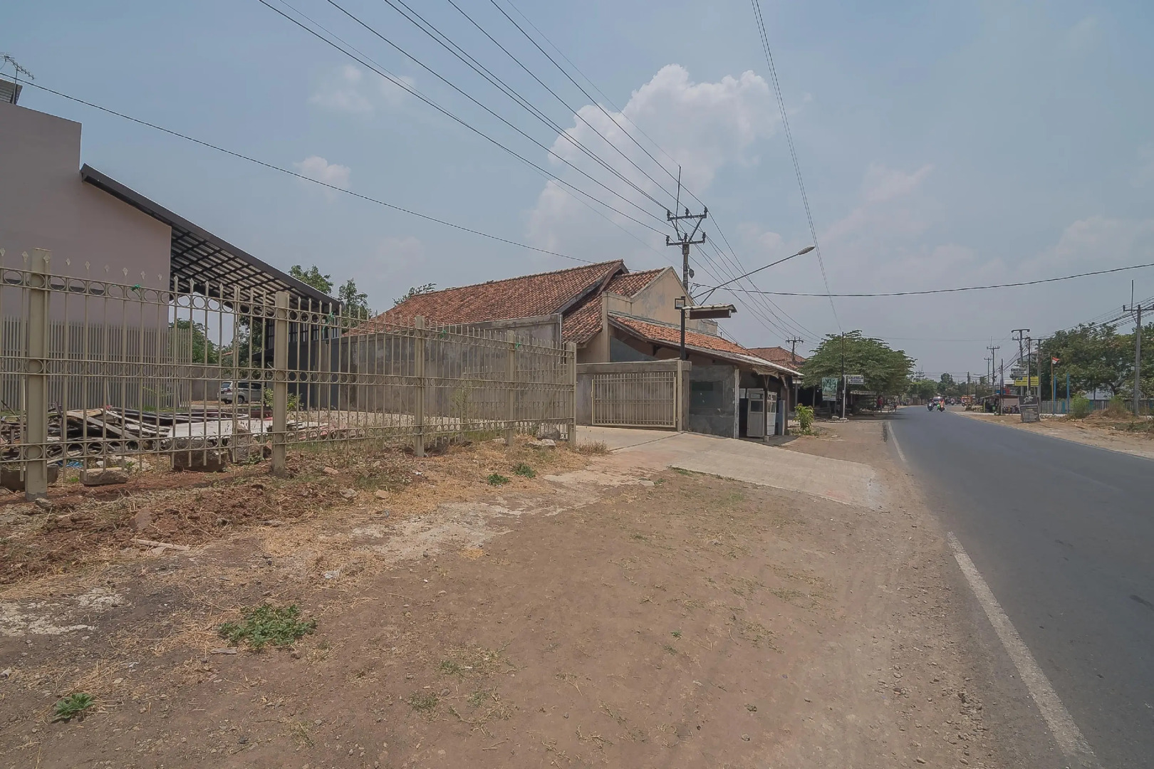 RedDoorz near Alun Alun KC Haurgeulis